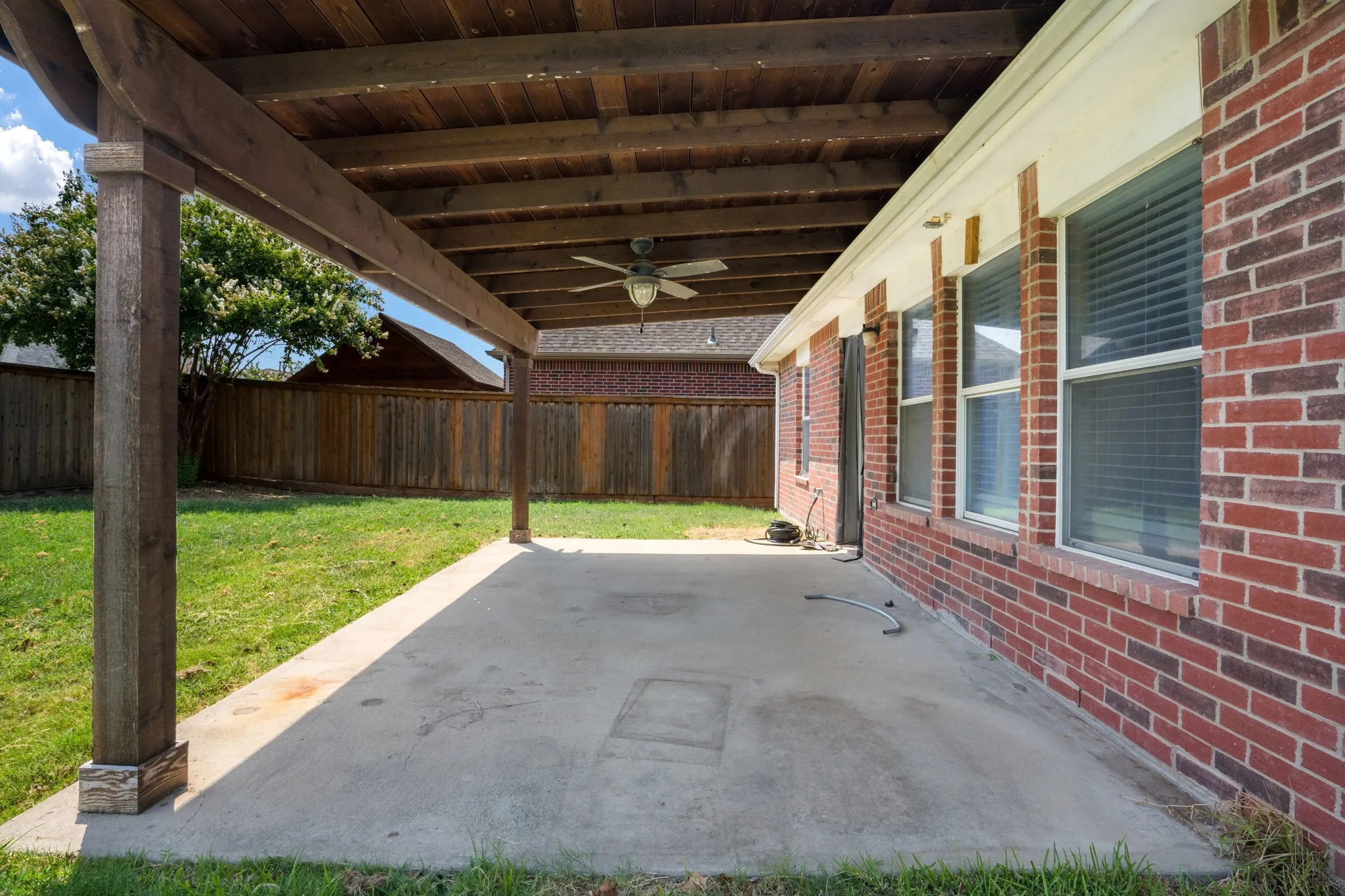 Single Family Residence For Sale in Denton County , 4306 Wood Stone Circle, Corinth, Texas 76208, 4 Bedroom, 2 Bathroom, 2 Garage spaces, 1,993 Sqft, built in 2004, mls#21350711, Real Estate Agent in Corinth, Homes For Sale in Denton county, Homes For Sale in Corinth, Realtor in Corinth Texas, Real Estate Brokerage Independent Realty Texas, Luminita Cordes Realtor