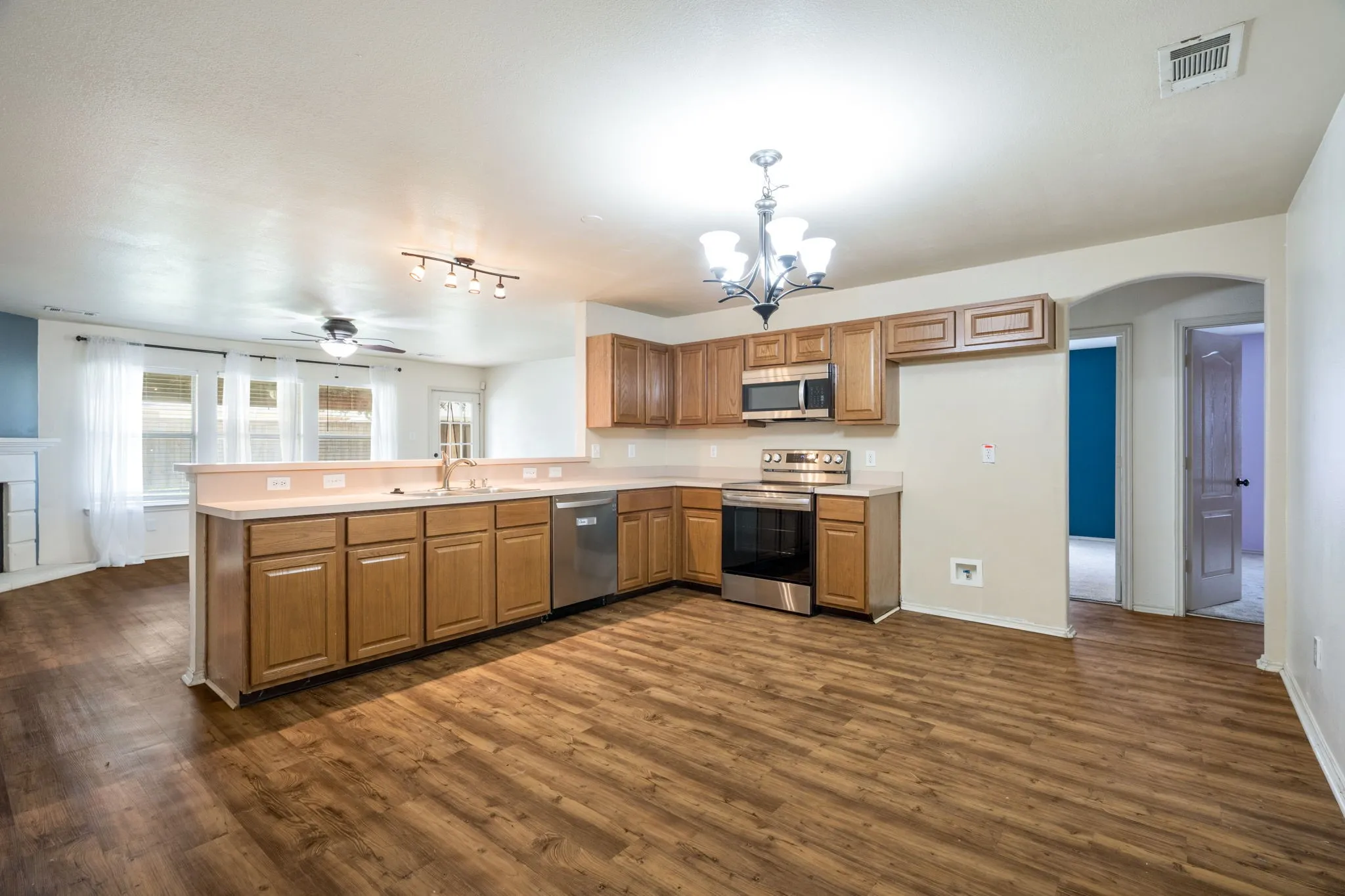 Single Family Residence For Sale in Denton County , 4306 Wood Stone Circle, Corinth, Texas 76208, 4 Bedroom, 2 Bathroom, 2 Garage spaces, 1,993 Sqft, built in 2004, mls#21350711, Real Estate Agent in Corinth, Homes For Sale in Denton county, Homes For Sale in Corinth, Realtor in Corinth Texas, Real Estate Brokerage Independent Realty Texas, Luminita Cordes Realtor