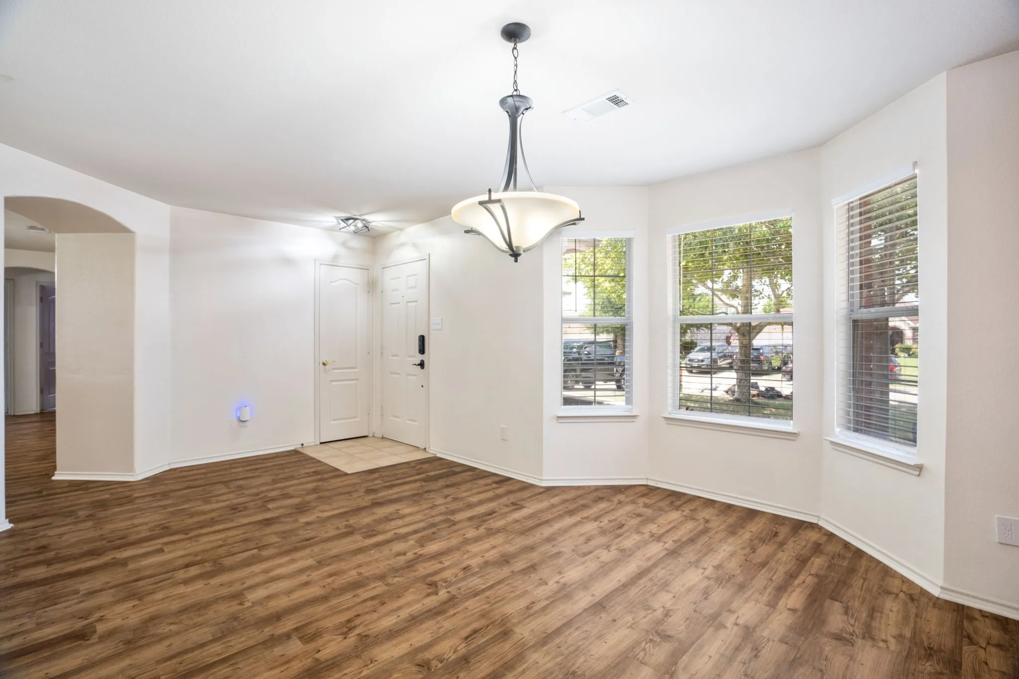 Single Family Residence For Sale in Denton County , 4306 Wood Stone Circle, Corinth, Texas 76208, 4 Bedroom, 2 Bathroom, 2 Garage spaces, 1,993 Sqft, built in 2004, mls#21350711, Real Estate Agent in Corinth, Homes For Sale in Denton county, Homes For Sale in Corinth, Realtor in Corinth Texas, Real Estate Brokerage Independent Realty Texas, Luminita Cordes Realtor