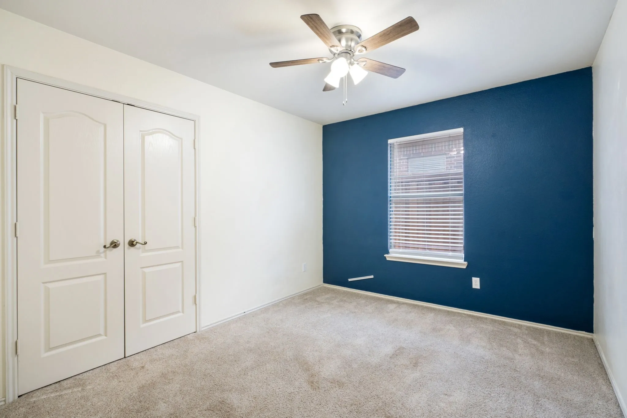 Single Family Residence For Sale in Denton County , 4306 Wood Stone Circle, Corinth, Texas 76208, 4 Bedroom, 2 Bathroom, 2 Garage spaces, 1,993 Sqft, built in 2004, mls#21350711, Real Estate Agent in Corinth, Homes For Sale in Denton county, Homes For Sale in Corinth, Realtor in Corinth Texas, Real Estate Brokerage Independent Realty Texas, Luminita Cordes Realtor