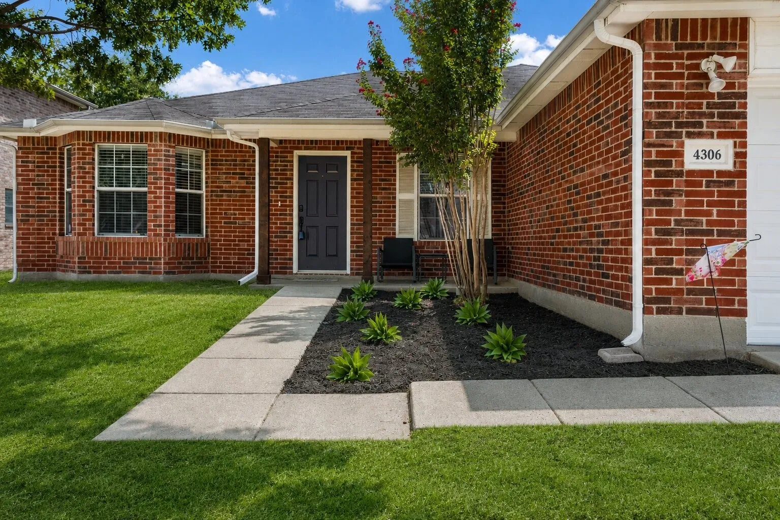 Single Family Residence For Sale in Denton County , 4306 Wood Stone Circle, Corinth, Texas 76208, 4 Bedroom, 2 Bathroom, 2 Garage spaces, 1,993 Sqft, built in 2004, mls#21350711, Real Estate Agent in Corinth, Homes For Sale in Denton county, Homes For Sale in Corinth, Realtor in Corinth Texas, Real Estate Brokerage Independent Realty Texas, Luminita Cordes Realtor
