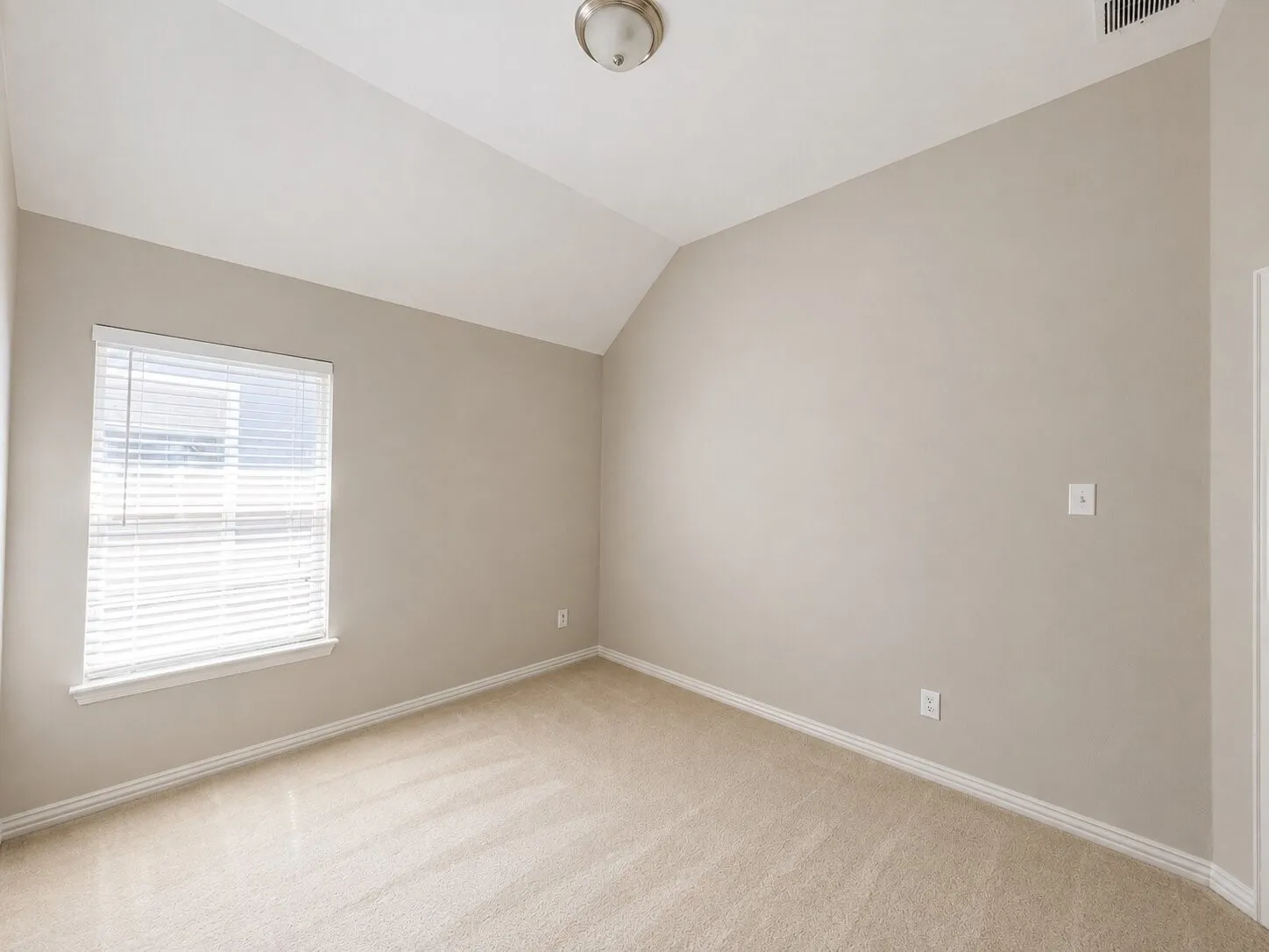 Single Family Residence For Rent in Collin County , 5724 Silverton Avenue, Mc Kinney, Texas 75070, 3 Bedroom, 2 Bathroom, 2 Garage spaces, 1,965 Sqft, built in 2006, mls#21353819, Real Estate Agent in Mc Kinney, Homes For Rent in Collin county, Homes For Rent in Mc Kinney, Realtor in Mc Kinney Texas, Real Estate Brokerage Independent Realty Texas, Luminita Cordes Realtor