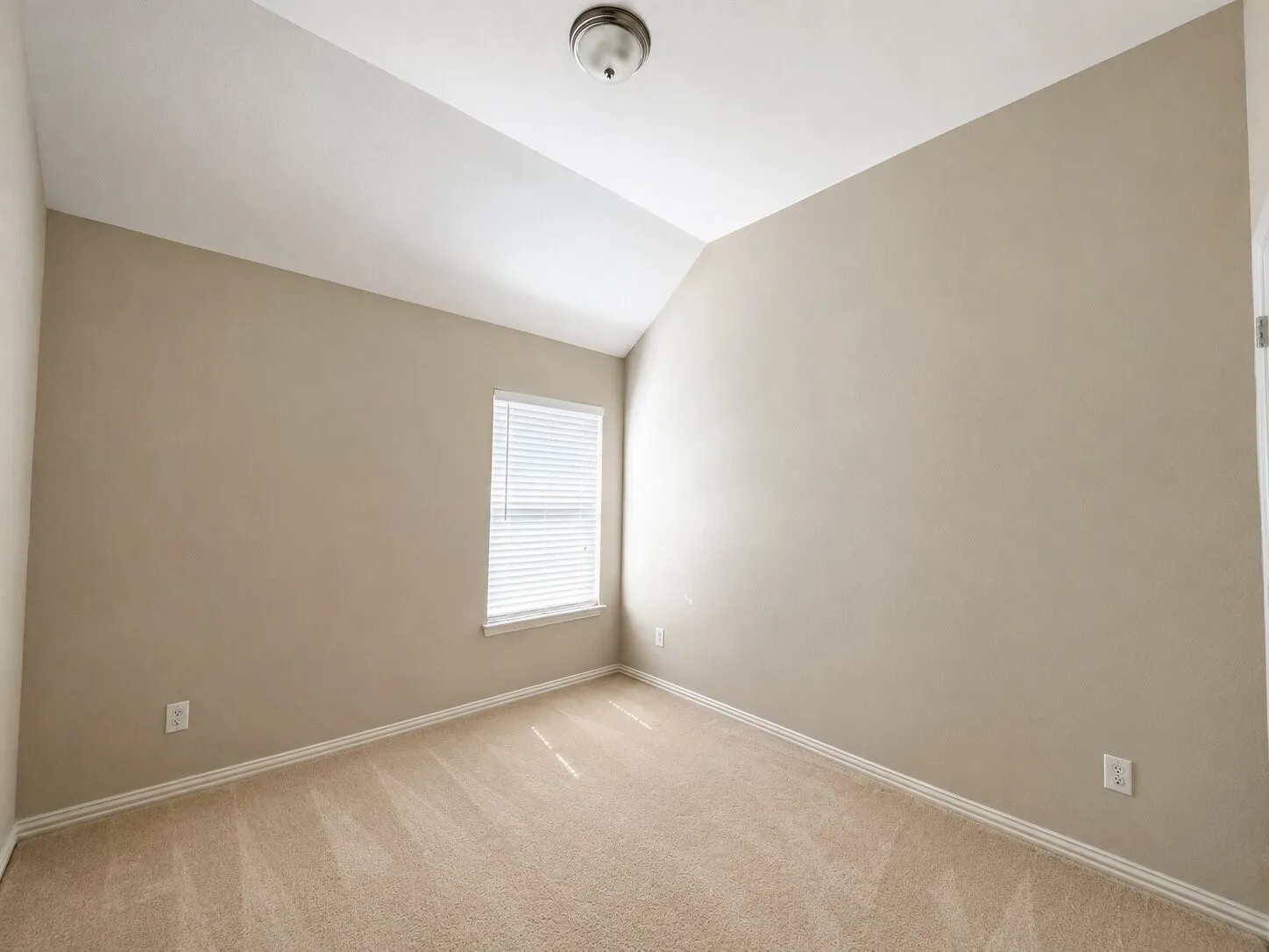 Single Family Residence For Rent in Collin County , 5724 Silverton Avenue, Mc Kinney, Texas 75070, 3 Bedroom, 2 Bathroom, 2 Garage spaces, 1,965 Sqft, built in 2006, mls#21353819, Real Estate Agent in Mc Kinney, Homes For Rent in Collin county, Homes For Rent in Mc Kinney, Realtor in Mc Kinney Texas, Real Estate Brokerage Independent Realty Texas, Luminita Cordes Realtor