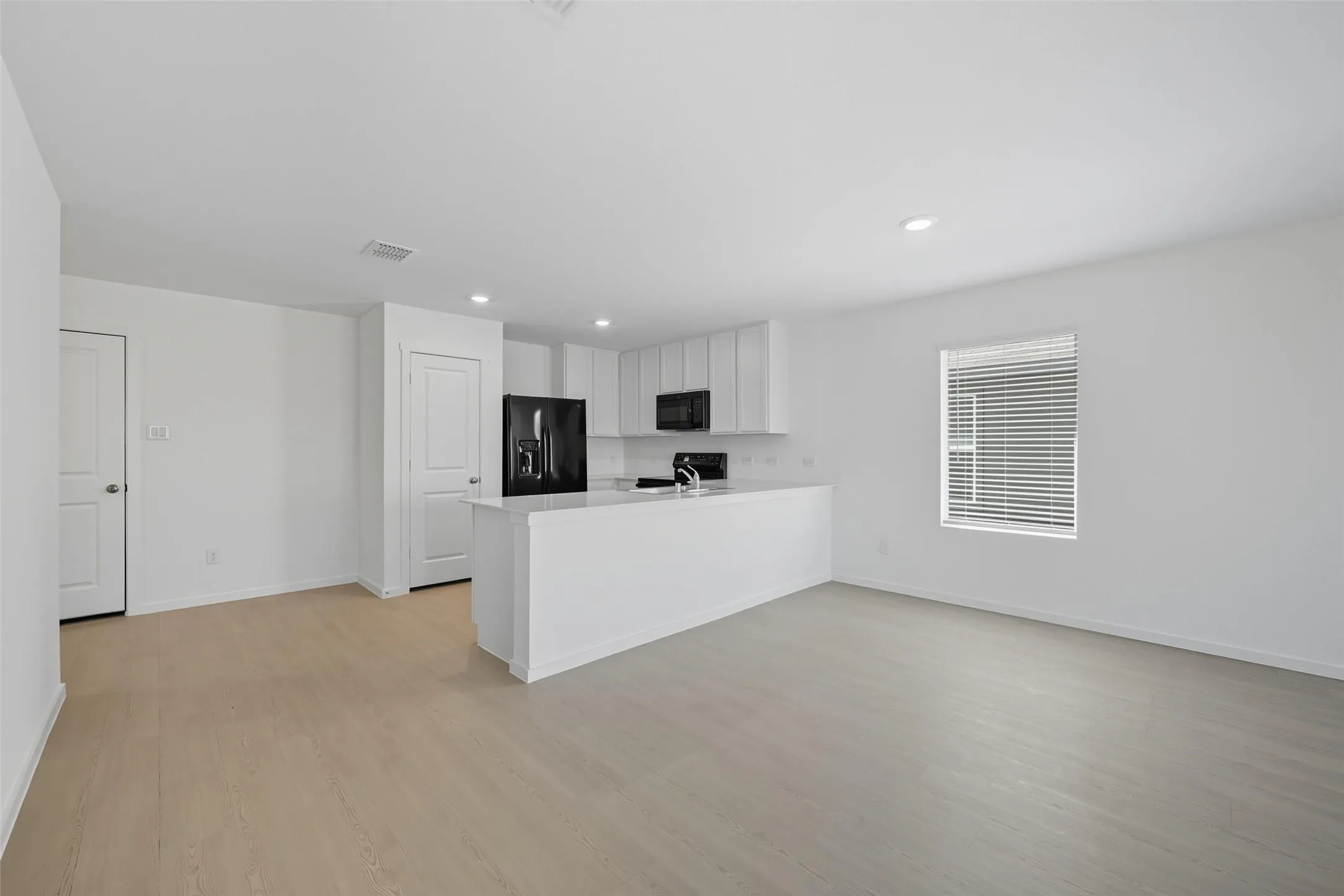 Single Family Residence For Rent in Collin County , 638 Montclair Avenue, Princeton, Texas 75407, 3 Bedroom, 2 Bathroom, 2 Garage spaces, 1,474 Sqft, built in 2025, mls#21354085, Real Estate Agent in Princeton, Homes For Rent in Collin county, Homes For Rent in Princeton, Realtor in Princeton Texas, Real Estate Brokerage Independent Realty Texas, Luminita Cordes Realtor