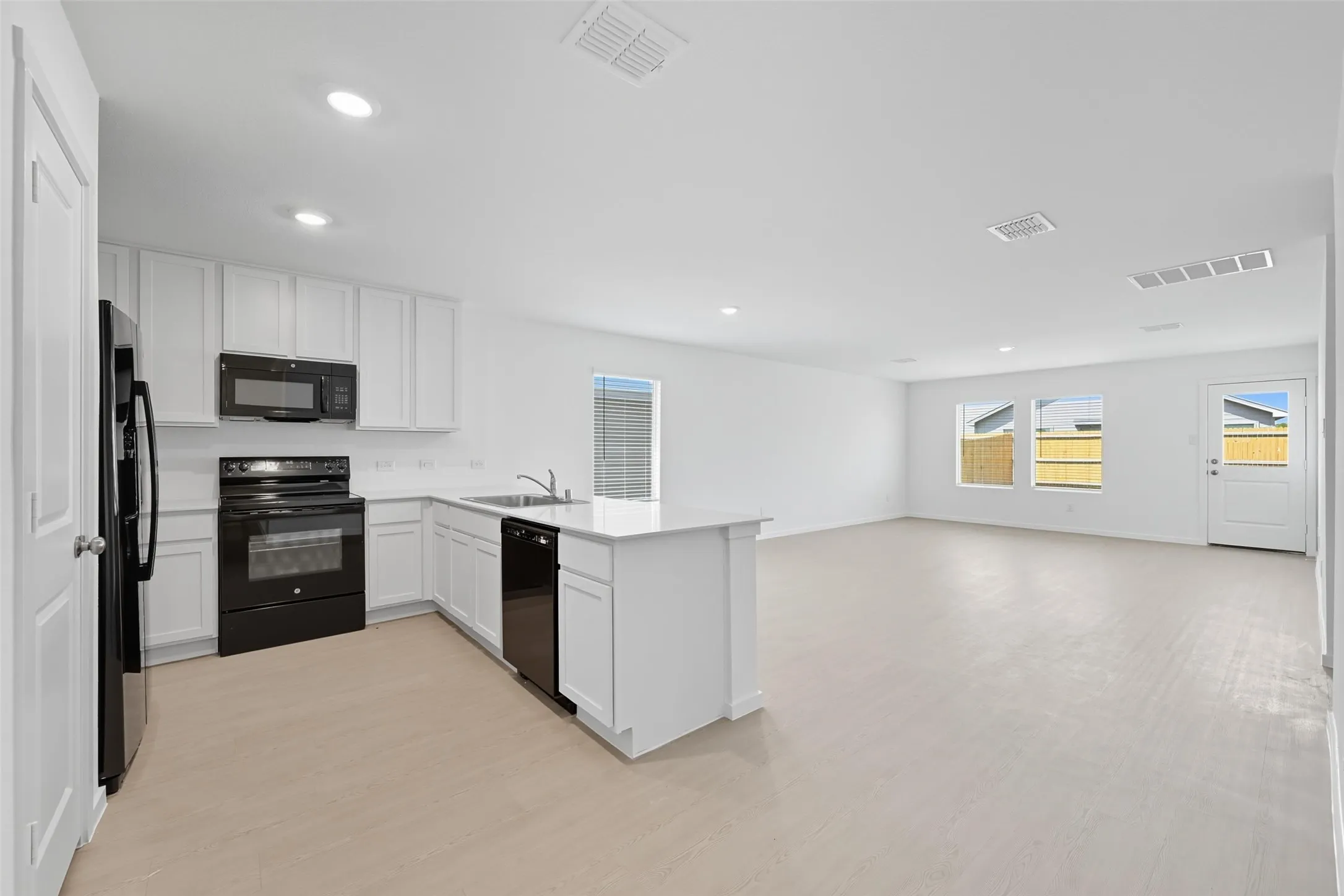 Single Family Residence For Rent in Collin County , 638 Montclair Avenue, Princeton, Texas 75407, 3 Bedroom, 2 Bathroom, 2 Garage spaces, 1,474 Sqft, built in 2025, mls#21354085, Real Estate Agent in Princeton, Homes For Rent in Collin county, Homes For Rent in Princeton, Realtor in Princeton Texas, Real Estate Brokerage Independent Realty Texas, Luminita Cordes Realtor