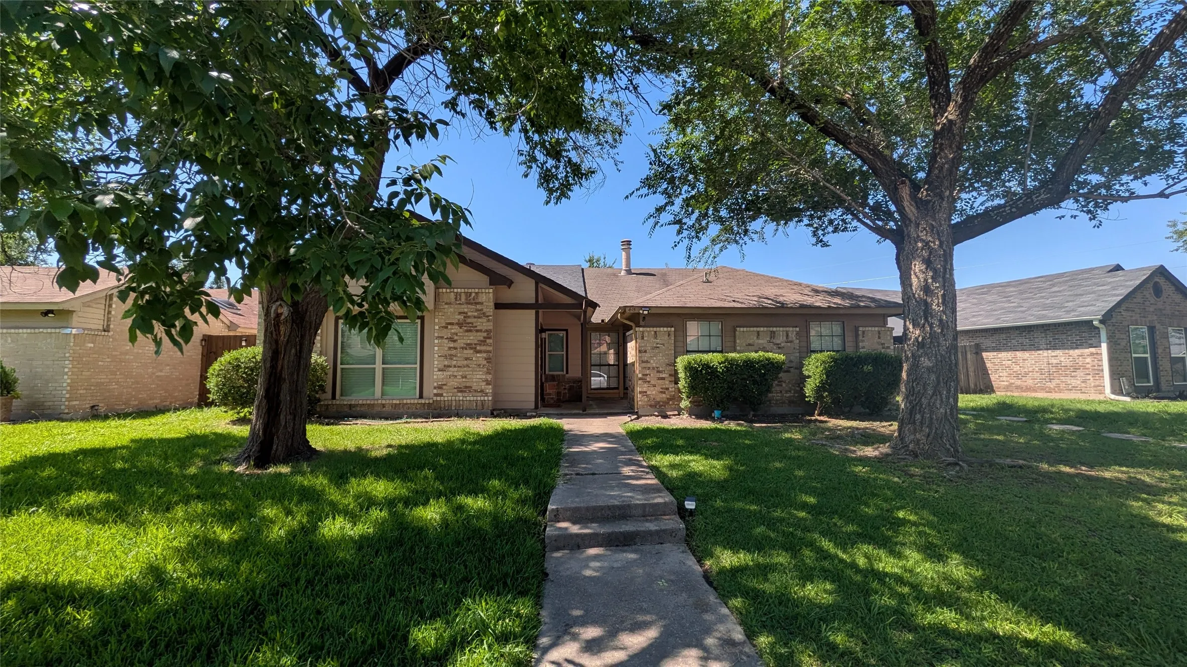 Duplex For Rent in Dallas County , 415 Liberty Place, Grand Prairie, Texas 75052, 3 Bedroom, 2 Bathroom, Garage spaces, 1,201 Sqft, built in 1984, Price $1,995, mls#21354044, Real Estate Agent in Grand Prairie, Homes For Rent in Dallas county, Homes For Rent in Grand Prairie, Realtor in Grand Prairie Texas, Real Estate Brokerage Independent Realty Texas, Luminita Cordes Realtor