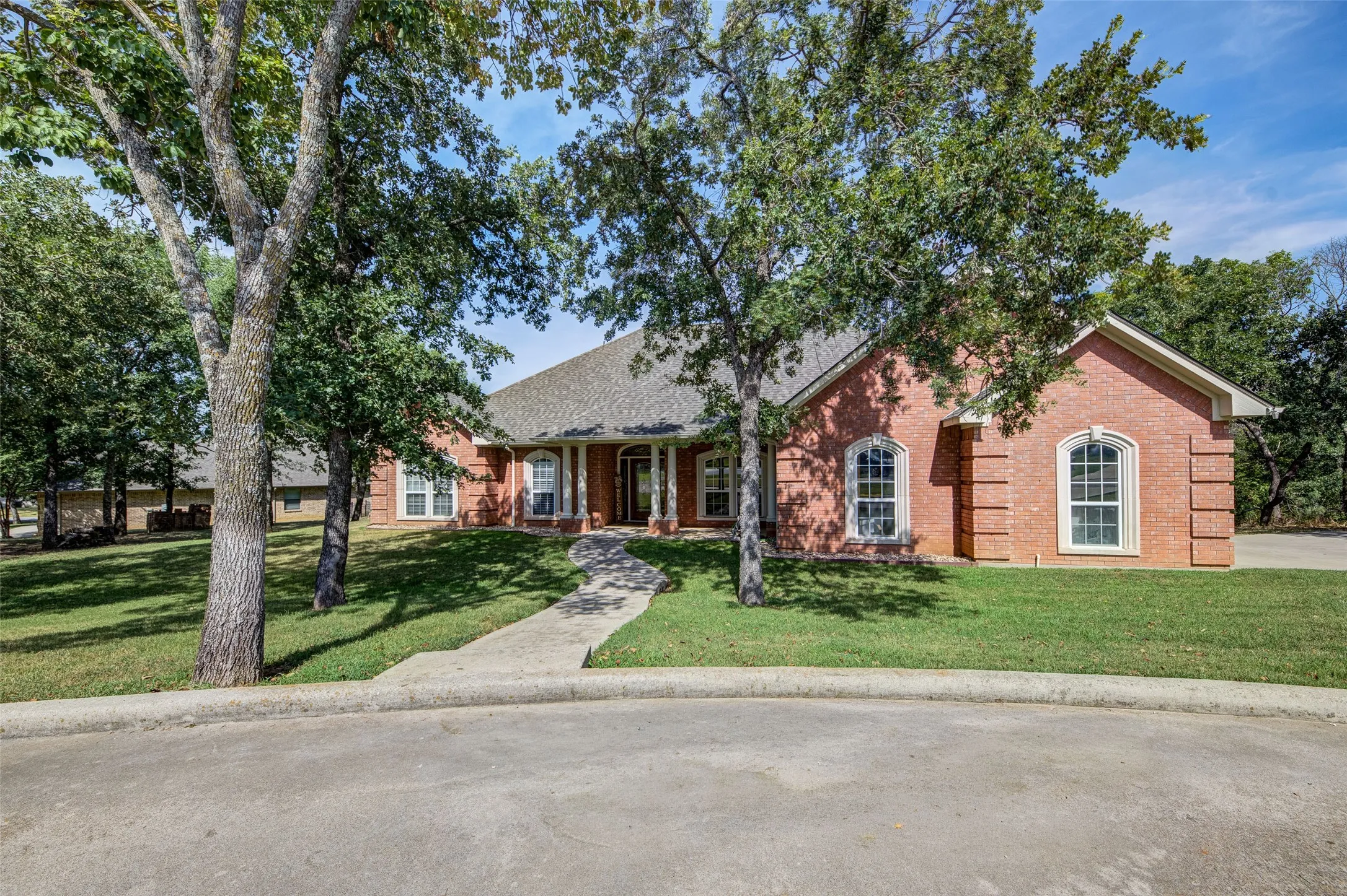 Single Family Residence For Sale in Wise County , 814 Haynie Drive, Runaway Bay, Texas 76426, 3 Bedroom, 2 Bathroom, 2 Garage spaces, 2,376 Sqft, built in 2001, mls#21352779, Real Estate Agent in Runaway Bay, Homes For Sale in Wise county, Homes For Sale in Runaway Bay, Realtor in Runaway Bay Texas, Real Estate Brokerage Independent Realty Texas, Luminita Cordes Realtor