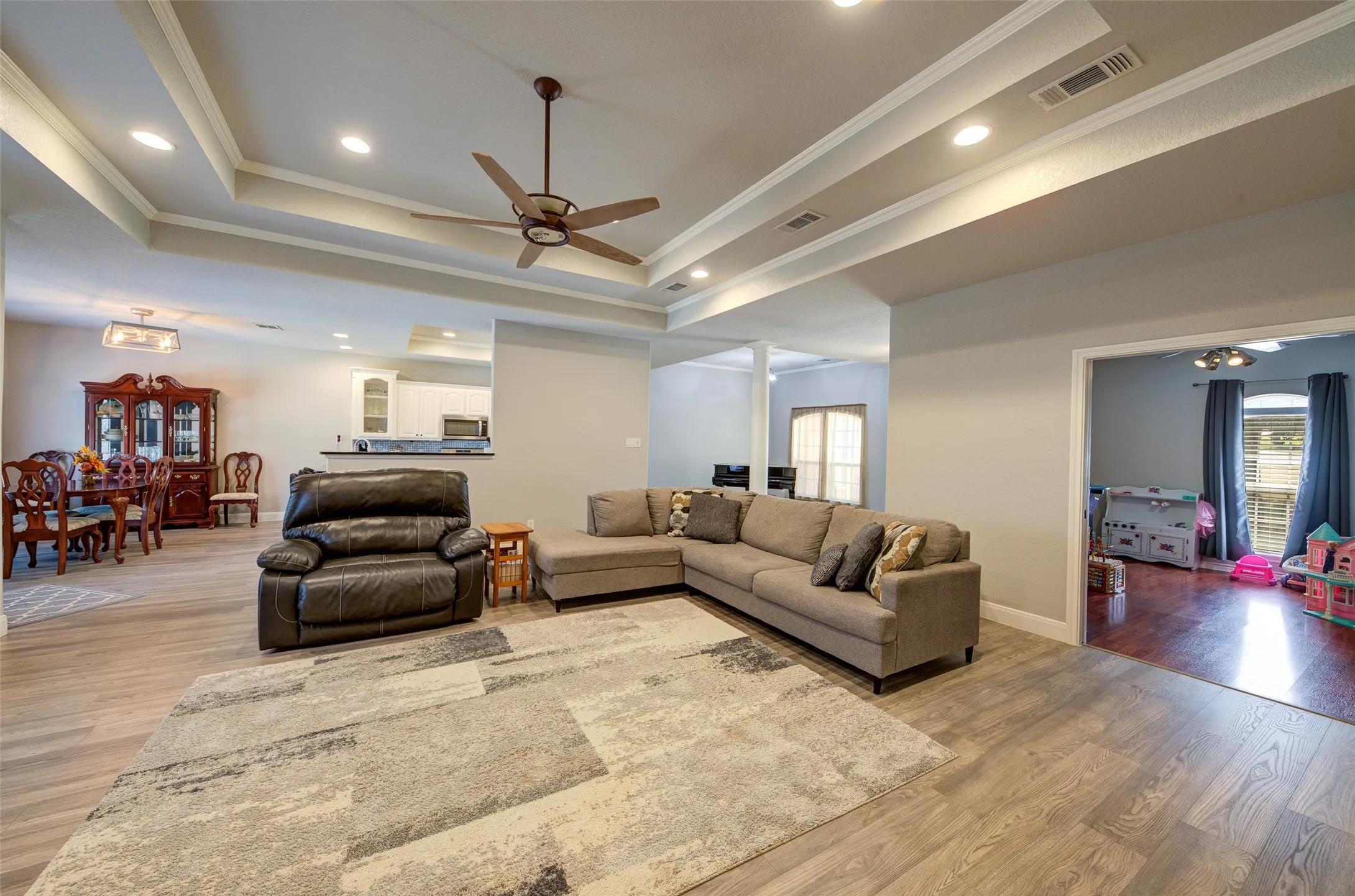 Tray ceiling with recessed lighting and a ceiling fan