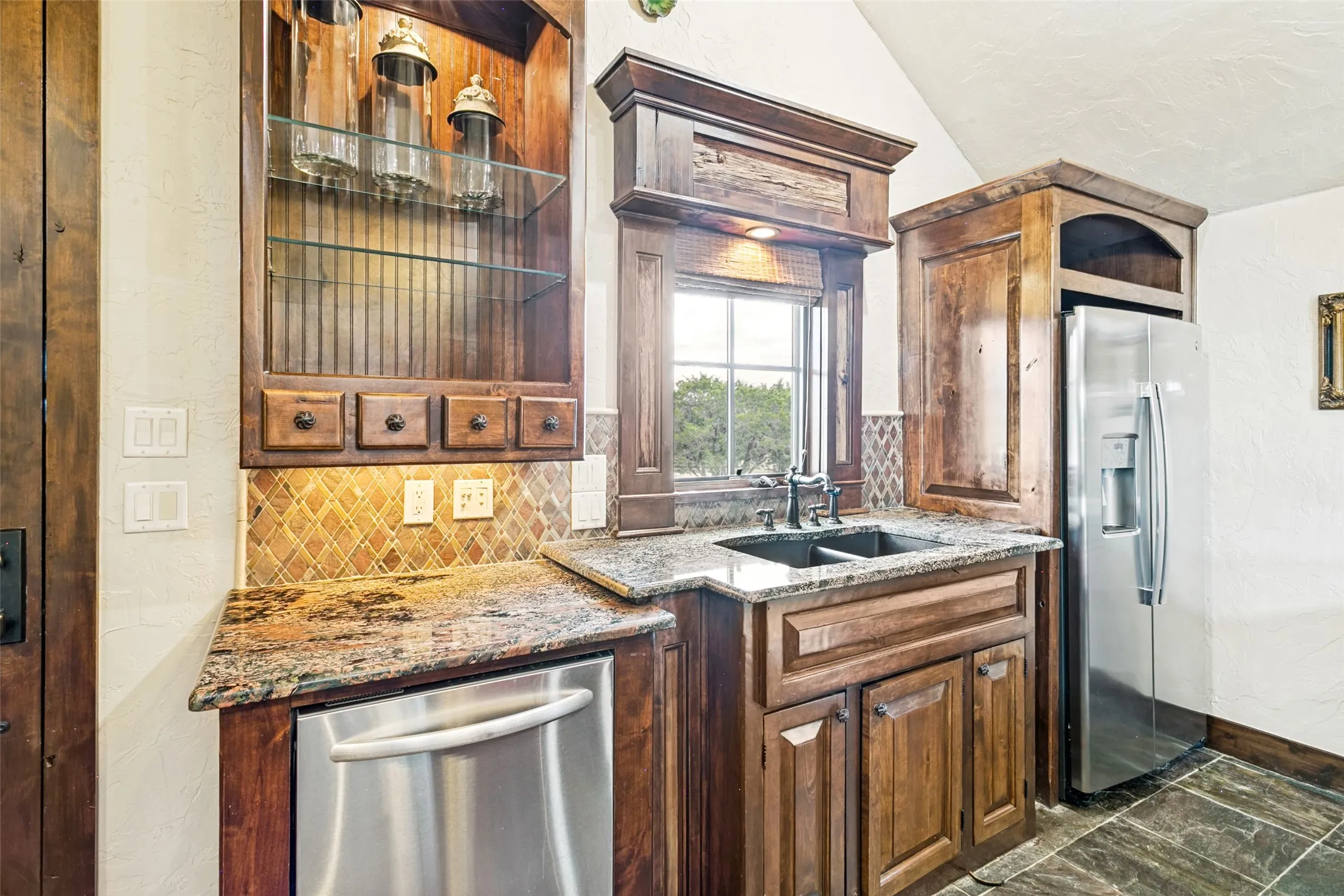 Townhouse For Sale in Palo Pinto County , 2030 Harbor Way 401, Possum Kingdom Lake, Texas 76449, 1 Bedroom, 2 Bathrooms, 1 Garage spaces, 1,462 Sqft, built in 2008, Price $369,500, mls#21349129, Real Estate Agent in Possum Kingdom Lake, Homes For Sale in Palo Pinto county, Homes For Sale in Possum Kingdom Lake, Realtor in Possum Kingdom Lake Texas, Real Estate Brokerage Independent Realty Texas, Luminita Cordes Realtor