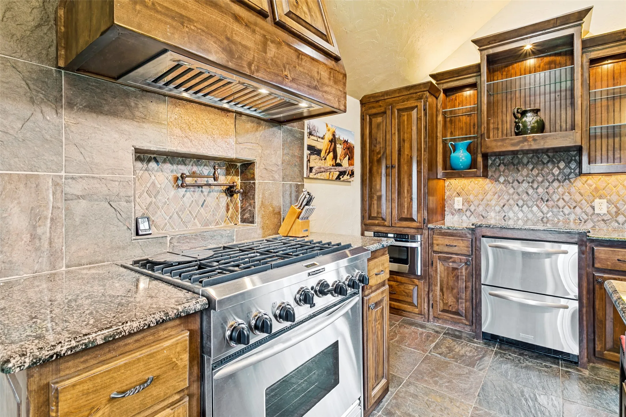 Townhouse For Sale in Palo Pinto County , 2030 Harbor Way 401, Possum Kingdom Lake, Texas 76449, 1 Bedroom, 2 Bathrooms, 1 Garage spaces, 1,462 Sqft, built in 2008, Price $369,500, mls#21349129, Real Estate Agent in Possum Kingdom Lake, Homes For Sale in Palo Pinto county, Homes For Sale in Possum Kingdom Lake, Realtor in Possum Kingdom Lake Texas, Real Estate Brokerage Independent Realty Texas, Luminita Cordes Realtor
