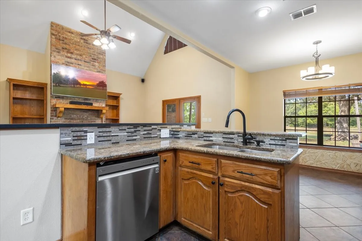 Single Family Residence For Sale in Van Zandt County , 2777 Vz County Road 1810, Grand Saline, Texas 75140, 6 Bedrooms, 4 Bathrooms, 2 Garage spaces, 3,266 Sqft, built in 2003, Price $850,000, mls#21353845, Real Estate Agent in Grand Saline, Homes For Sale in Van Zandt county, Homes For Sale in Grand Saline, Realtor in Grand Saline Texas, Real Estate Brokerage Independent Realty Texas, Luminita Cordes Realtor