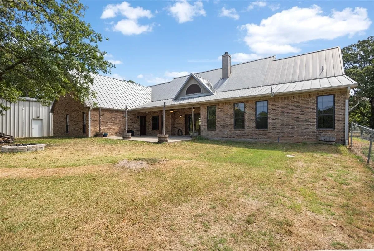 Single Family Residence For Sale in Van Zandt County , 2777 Vz County Road 1810, Grand Saline, Texas 75140, 6 Bedrooms, 4 Bathrooms, 2 Garage spaces, 3,266 Sqft, built in 2003, Price $850,000, mls#21353845, Real Estate Agent in Grand Saline, Homes For Sale in Van Zandt county, Homes For Sale in Grand Saline, Realtor in Grand Saline Texas, Real Estate Brokerage Independent Realty Texas, Luminita Cordes Realtor