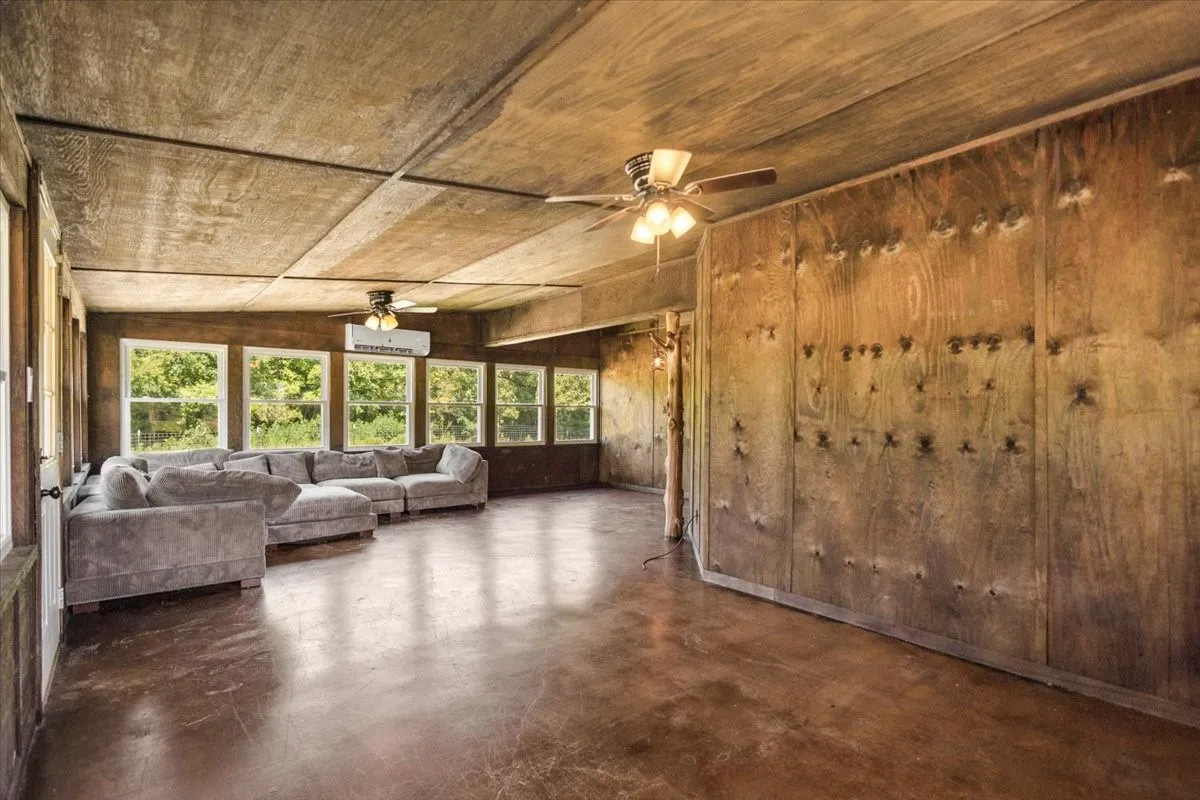 Single Family Residence For Sale in Van Zandt County , 2777 Vz County Road 1810, Grand Saline, Texas 75140, 6 Bedrooms, 4 Bathrooms, 2 Garage spaces, 3,266 Sqft, built in 2003, Price $850,000, mls#21353845, Real Estate Agent in Grand Saline, Homes For Sale in Van Zandt county, Homes For Sale in Grand Saline, Realtor in Grand Saline Texas, Real Estate Brokerage Independent Realty Texas, Luminita Cordes Realtor