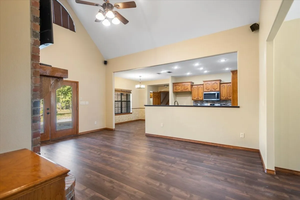 Single Family Residence For Sale in Van Zandt County , 2777 Vz County Road 1810, Grand Saline, Texas 75140, 6 Bedrooms, 4 Bathrooms, 2 Garage spaces, 3,266 Sqft, built in 2003, Price $850,000, mls#21353845, Real Estate Agent in Grand Saline, Homes For Sale in Van Zandt county, Homes For Sale in Grand Saline, Realtor in Grand Saline Texas, Real Estate Brokerage Independent Realty Texas, Luminita Cordes Realtor