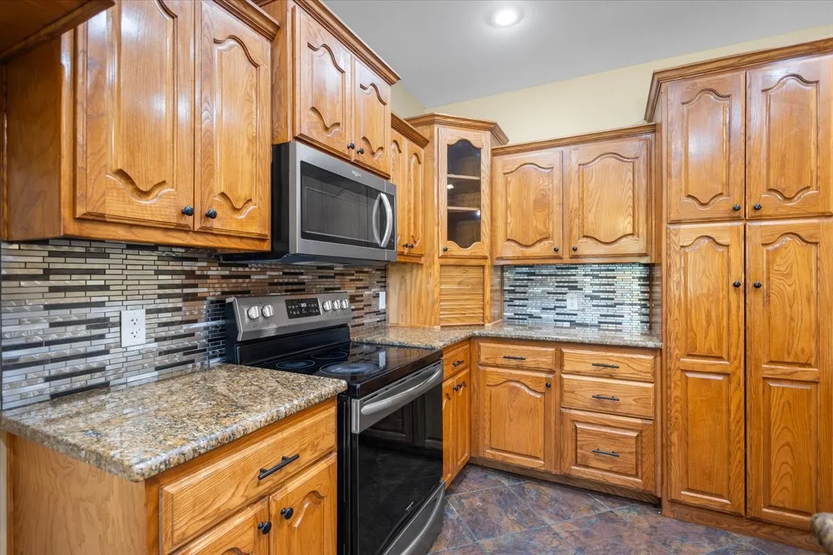 Single Family Residence For Sale in Van Zandt County , 2777 Vz County Road 1810, Grand Saline, Texas 75140, 6 Bedrooms, 4 Bathrooms, 2 Garage spaces, 3,266 Sqft, built in 2003, Price $850,000, mls#21353845, Real Estate Agent in Grand Saline, Homes For Sale in Van Zandt county, Homes For Sale in Grand Saline, Realtor in Grand Saline Texas, Real Estate Brokerage Independent Realty Texas, Luminita Cordes Realtor