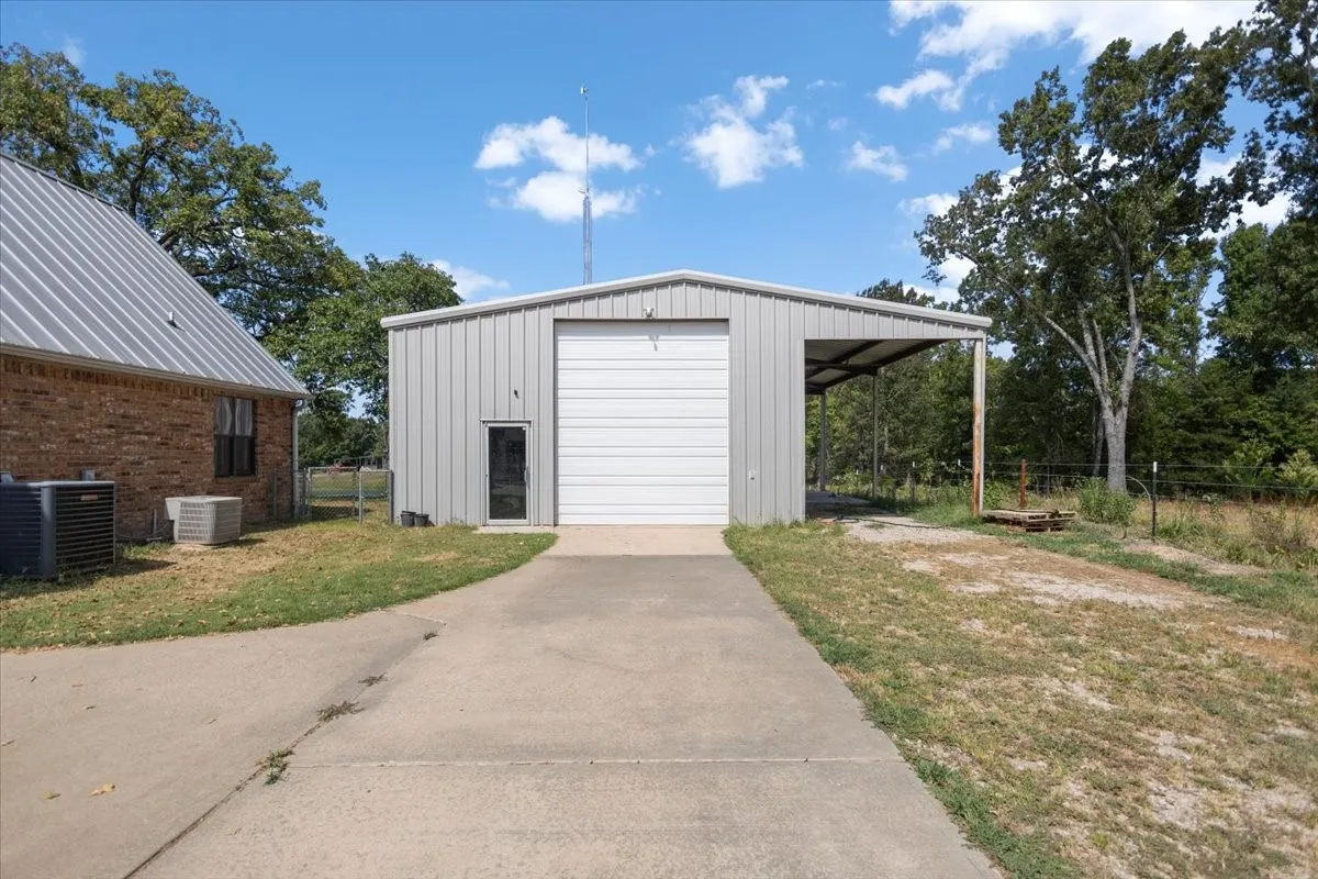 Single Family Residence For Sale in Van Zandt County , 2777 Vz County Road 1810, Grand Saline, Texas 75140, 6 Bedrooms, 4 Bathrooms, 2 Garage spaces, 3,266 Sqft, built in 2003, Price $850,000, mls#21353845, Real Estate Agent in Grand Saline, Homes For Sale in Van Zandt county, Homes For Sale in Grand Saline, Realtor in Grand Saline Texas, Real Estate Brokerage Independent Realty Texas, Luminita Cordes Realtor