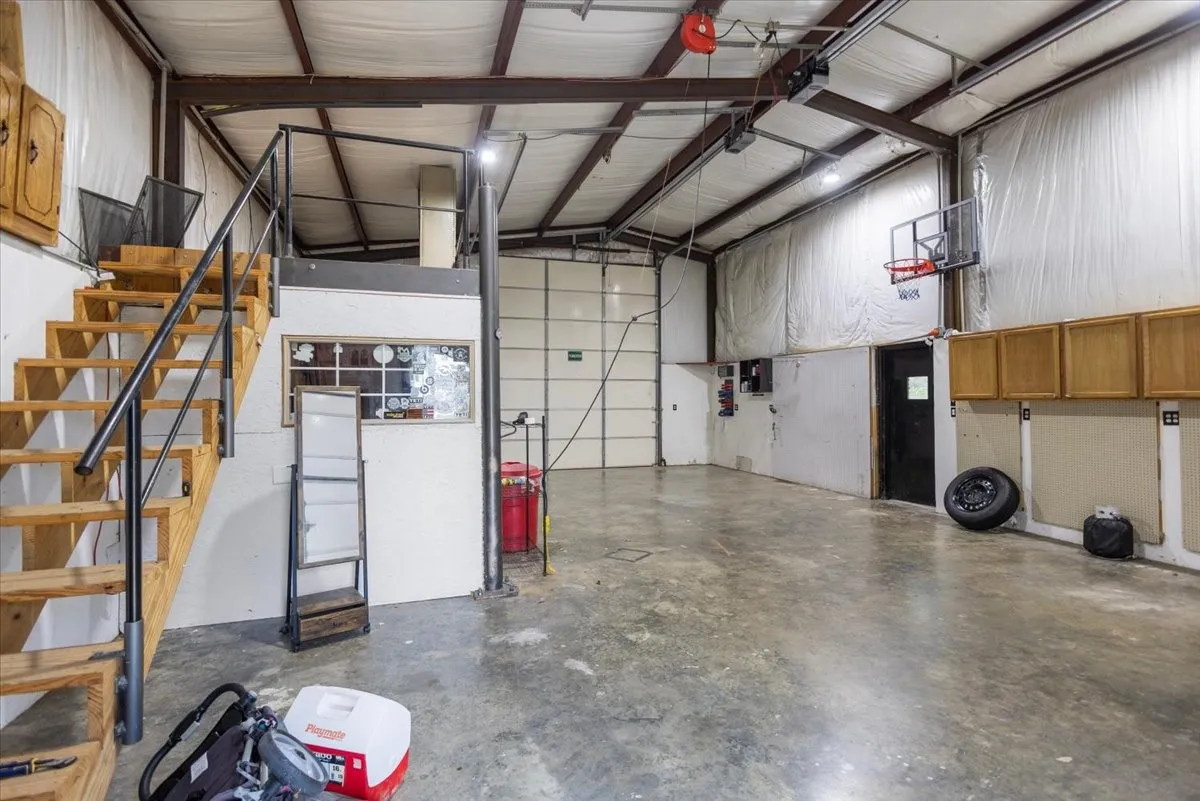Single Family Residence For Sale in Van Zandt County , 2777 Vz County Road 1810, Grand Saline, Texas 75140, 6 Bedrooms, 4 Bathrooms, 2 Garage spaces, 3,266 Sqft, built in 2003, Price $850,000, mls#21353845, Real Estate Agent in Grand Saline, Homes For Sale in Van Zandt county, Homes For Sale in Grand Saline, Realtor in Grand Saline Texas, Real Estate Brokerage Independent Realty Texas, Luminita Cordes Realtor