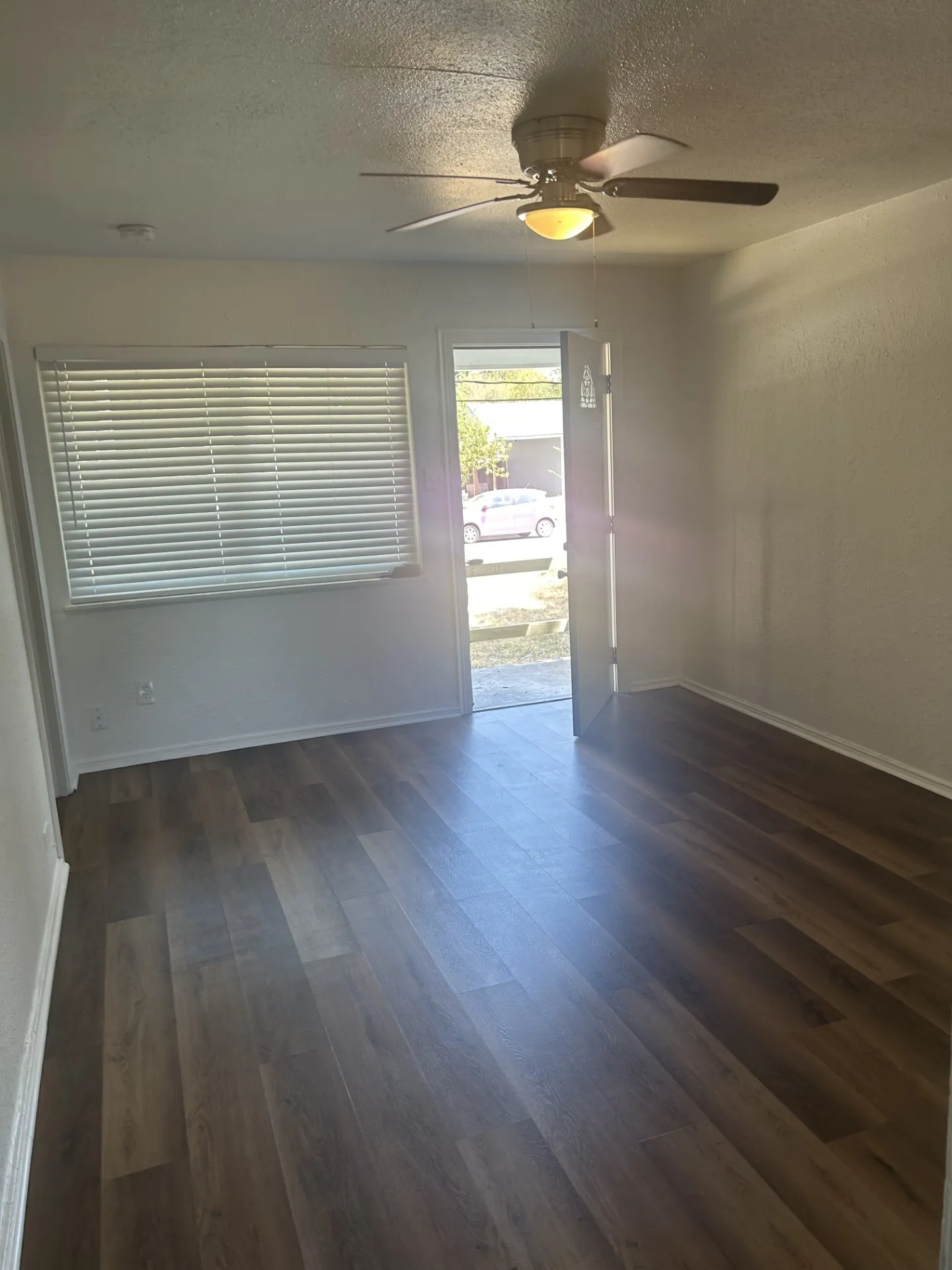 Single Family Residence For Rent in Dallas County , 517 Hawthorne Street, Irving, Texas 75061, 3 Bedroom, 1 Bathroom, Garage spaces, 1,000 Sqft, built in 1950, mls#21353970, Real Estate Agent in Irving, Homes For Rent in Dallas county, Homes For Rent in Irving, Realtor in Irving Texas, Real Estate Brokerage Independent Realty Texas, Luminita Cordes Realtor