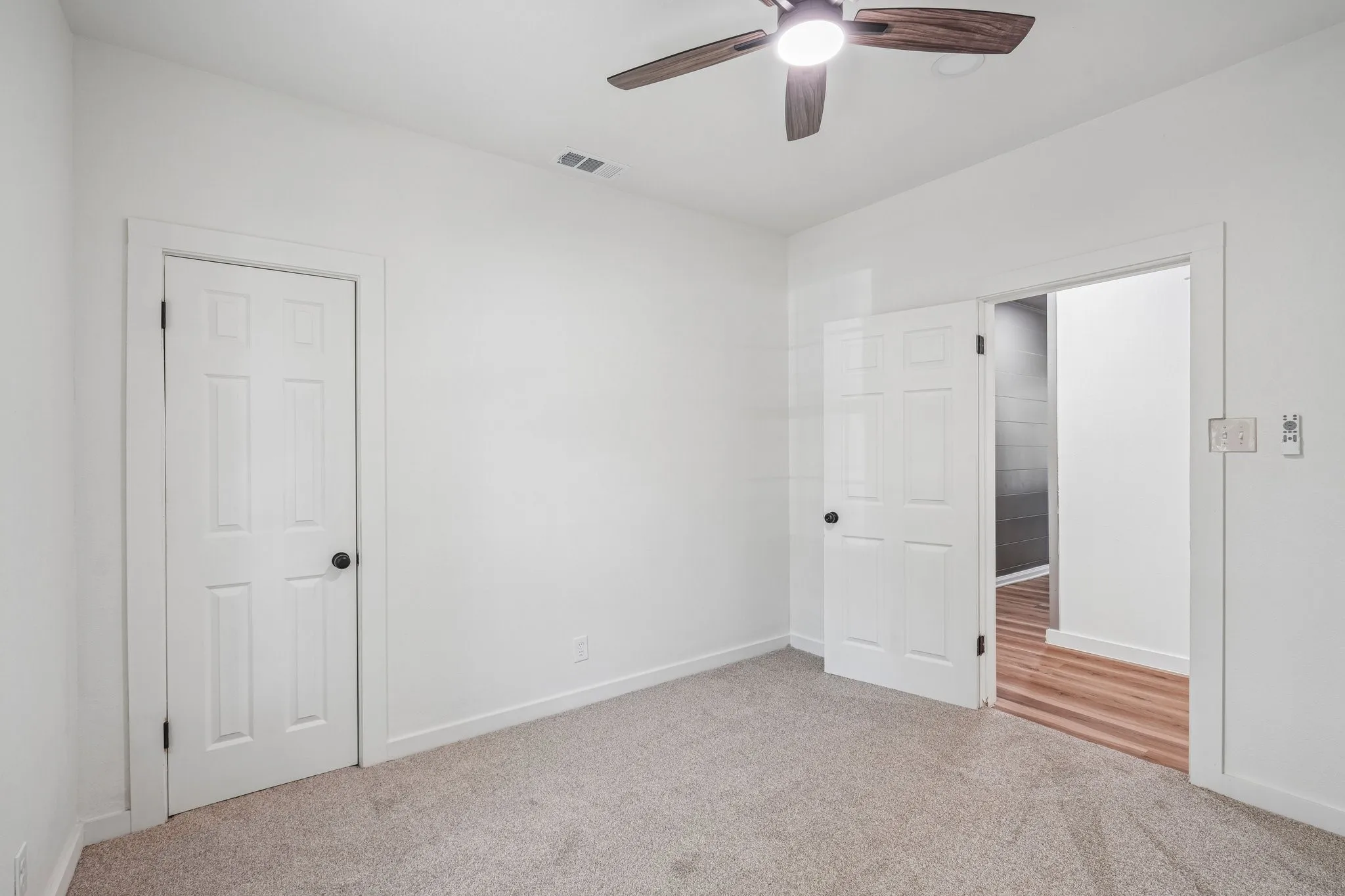 Single Family Residence For Sale in Kaufman County , 1114 N CATHERINE Street, Terrell, Texas 75160, 3 Bedroom, 2 Bathroom, Garage spaces, 1,710 Sqft, built in 1970, mls#21354070, Real Estate Agent in Terrell, Homes For Sale in Kaufman county, Homes For Sale in Terrell, Realtor in Terrell Texas, Real Estate Brokerage Independent Realty Texas, Luminita Cordes Realtor
