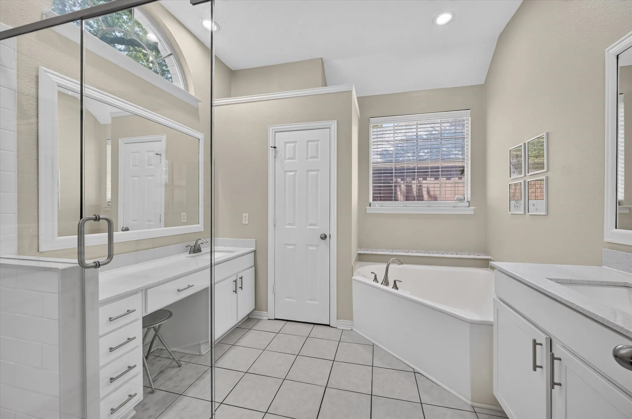 Single Family Residence For Sale in Denton County , 1804 Shadywood Lane, Flower Mound, Texas 75028, 4 Bedroom, 3 Bathroom, 2 Garage spaces, 2,311 Sqft, built in 1994, mls#21351317, Real Estate Agent in Flower Mound, Homes For Sale in Denton county, Homes For Sale in Flower Mound, Realtor in Flower Mound Texas, Real Estate Brokerage Independent Realty Texas, Luminita Cordes Realtor