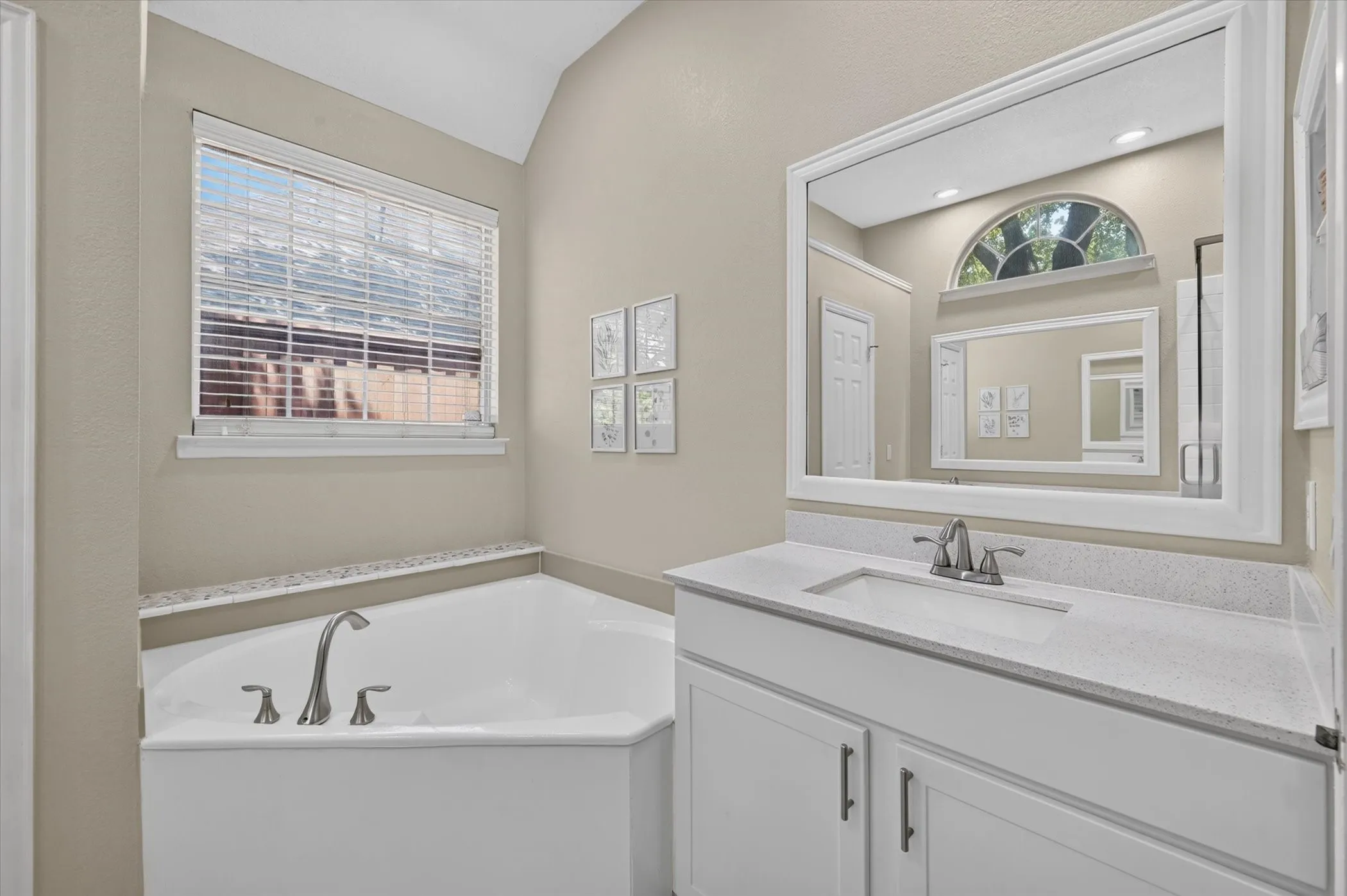 Single Family Residence For Sale in Denton County , 1804 Shadywood Lane, Flower Mound, Texas 75028, 4 Bedroom, 3 Bathroom, 2 Garage spaces, 2,311 Sqft, built in 1994, mls#21351317, Real Estate Agent in Flower Mound, Homes For Sale in Denton county, Homes For Sale in Flower Mound, Realtor in Flower Mound Texas, Real Estate Brokerage Independent Realty Texas, Luminita Cordes Realtor