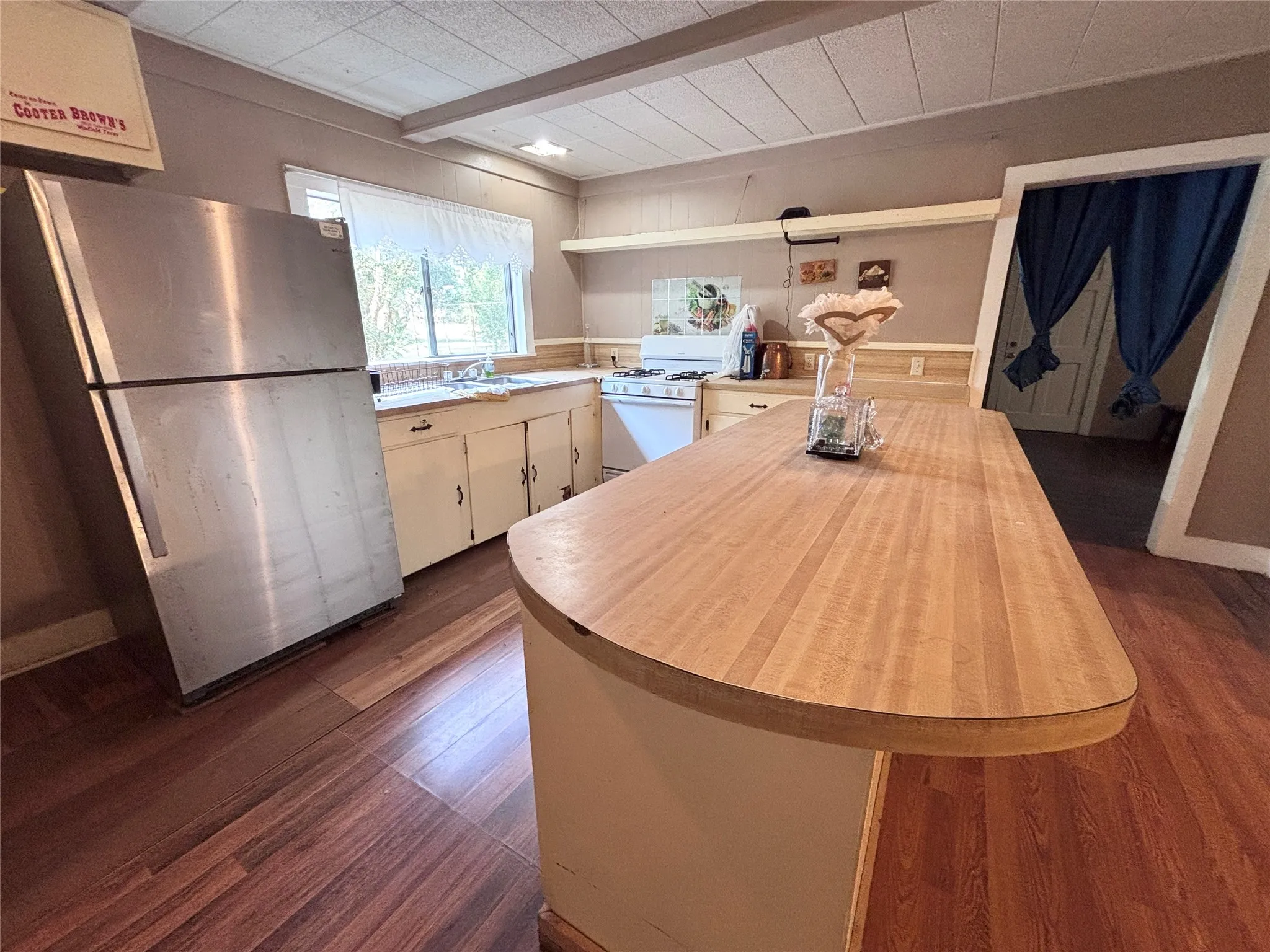 Single Family Residence For Sale in Titus County , 215 Cleveland, Winfield, Texas 75493, 2 Bedroom, 1 Bathroom, Garage spaces, 1,471 Sqft, built in 1947, mls#21352976, Real Estate Agent in Winfield, Homes For Sale in Titus county, Homes For Sale in Winfield, Realtor in Winfield Texas, Real Estate Brokerage Independent Realty Texas, Luminita Cordes Realtor