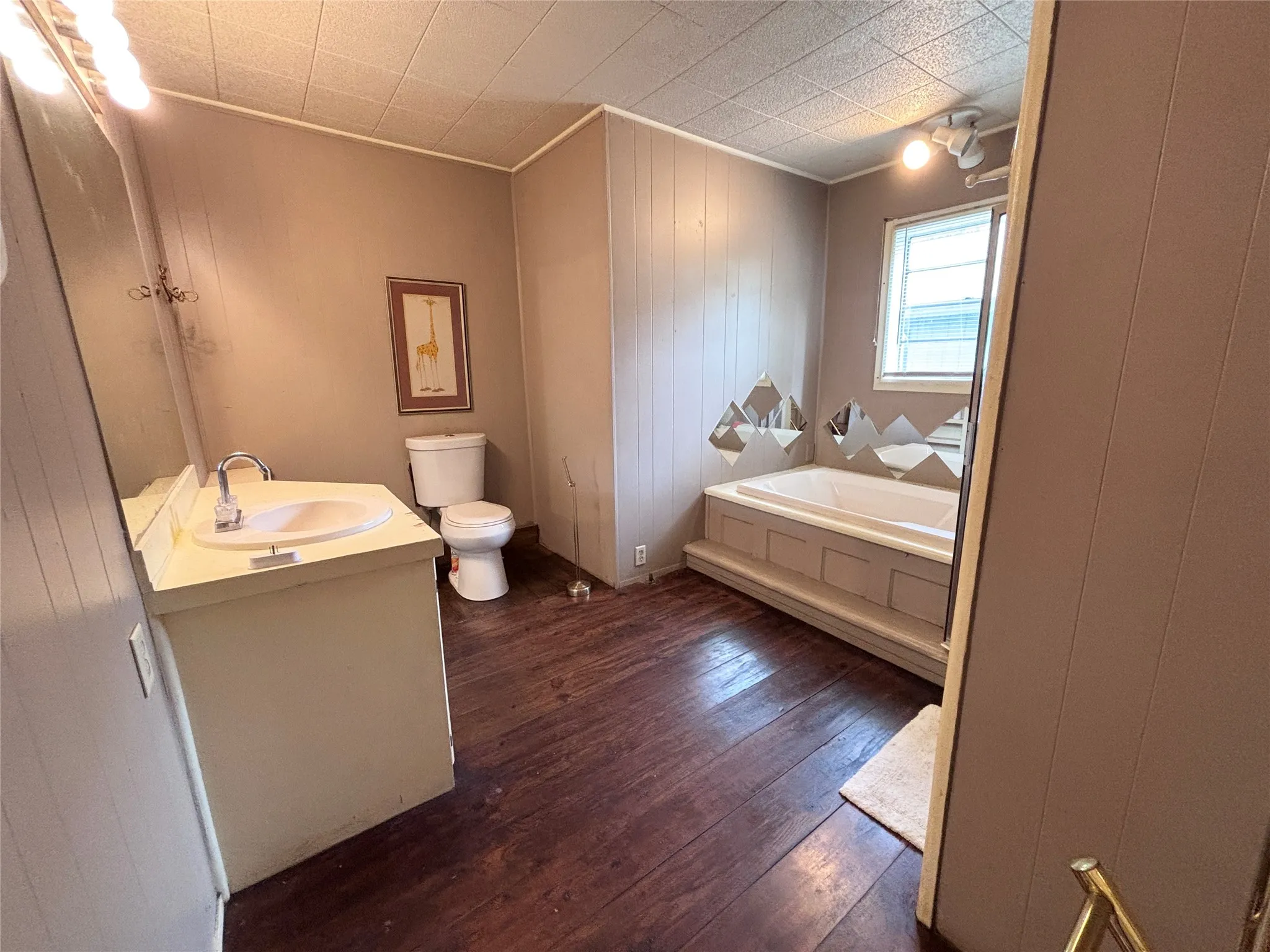 Single Family Residence For Sale in Titus County , 215 Cleveland, Winfield, Texas 75493, 2 Bedroom, 1 Bathroom, Garage spaces, 1,471 Sqft, built in 1947, mls#21352976, Real Estate Agent in Winfield, Homes For Sale in Titus county, Homes For Sale in Winfield, Realtor in Winfield Texas, Real Estate Brokerage Independent Realty Texas, Luminita Cordes Realtor