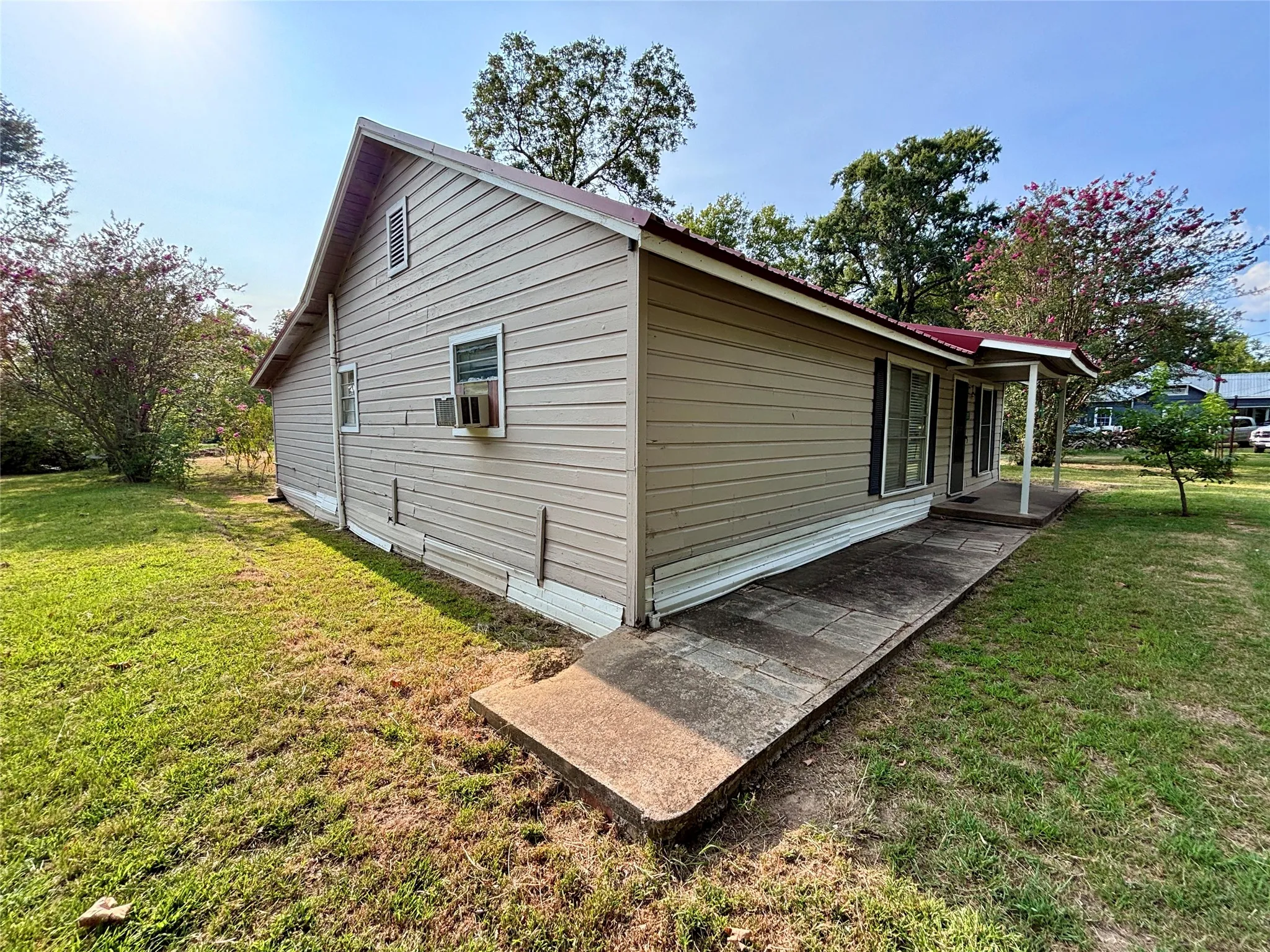 Single Family Residence For Sale in Titus County , 215 Cleveland, Winfield, Texas 75493, 2 Bedroom, 1 Bathroom, Garage spaces, 1,471 Sqft, built in 1947, mls#21352976, Real Estate Agent in Winfield, Homes For Sale in Titus county, Homes For Sale in Winfield, Realtor in Winfield Texas, Real Estate Brokerage Independent Realty Texas, Luminita Cordes Realtor