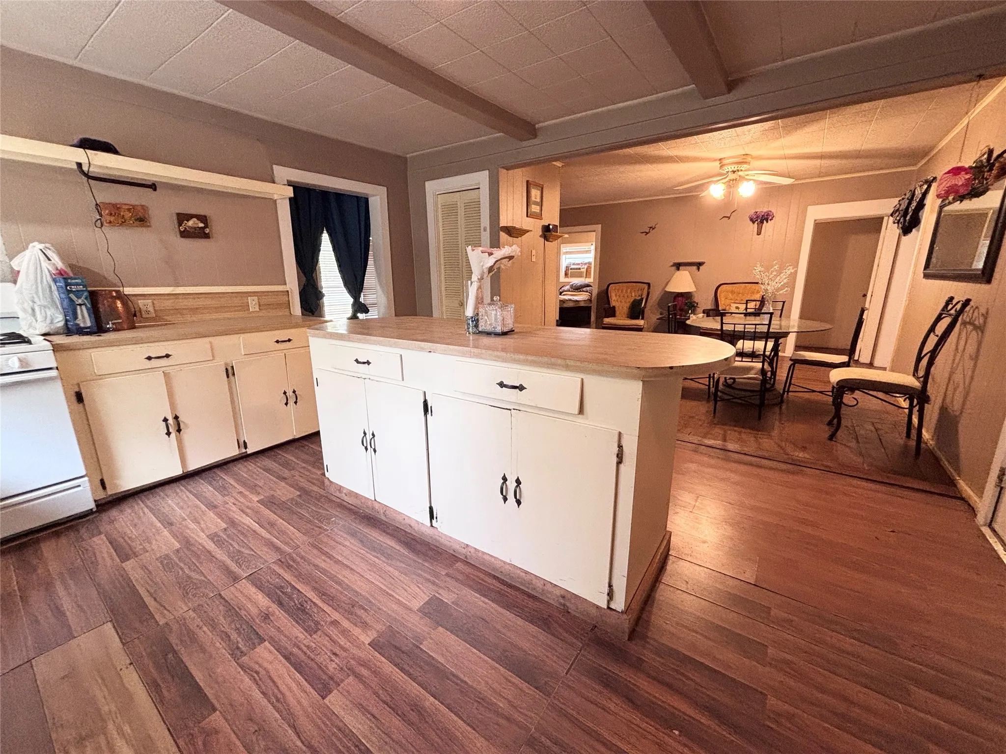 Single Family Residence For Sale in Titus County , 215 Cleveland, Winfield, Texas 75493, 2 Bedroom, 1 Bathroom, Garage spaces, 1,471 Sqft, built in 1947, mls#21352976, Real Estate Agent in Winfield, Homes For Sale in Titus county, Homes For Sale in Winfield, Realtor in Winfield Texas, Real Estate Brokerage Independent Realty Texas, Luminita Cordes Realtor