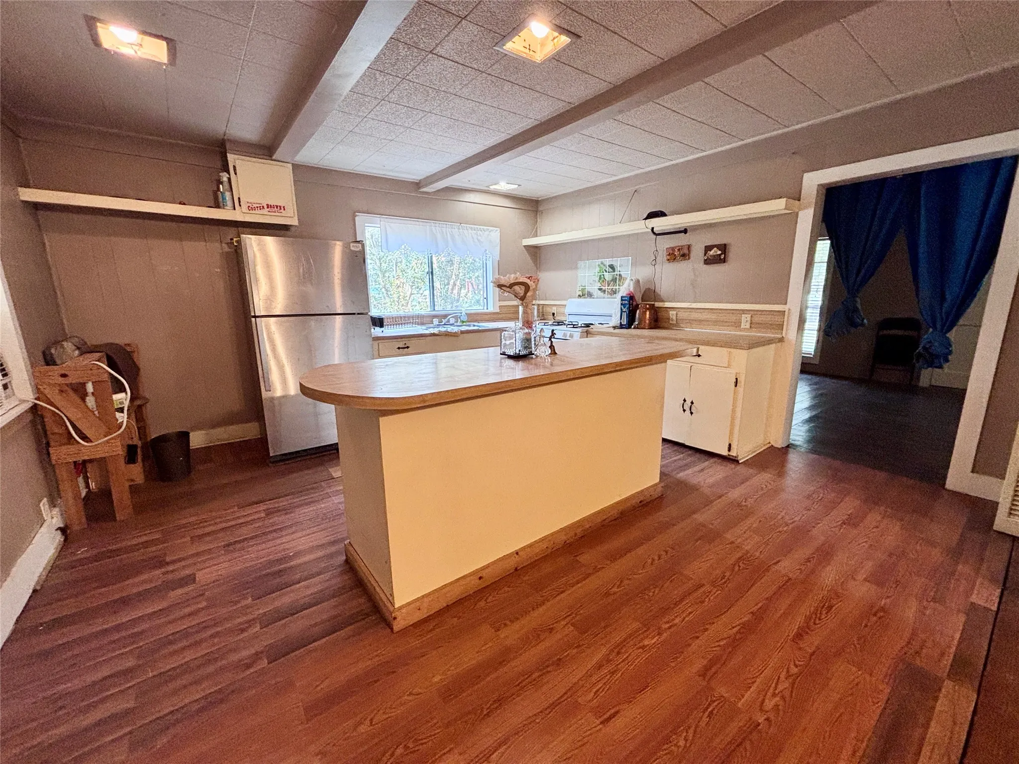 Single Family Residence For Sale in Titus County , 215 Cleveland, Winfield, Texas 75493, 2 Bedroom, 1 Bathroom, Garage spaces, 1,471 Sqft, built in 1947, mls#21352976, Real Estate Agent in Winfield, Homes For Sale in Titus county, Homes For Sale in Winfield, Realtor in Winfield Texas, Real Estate Brokerage Independent Realty Texas, Luminita Cordes Realtor