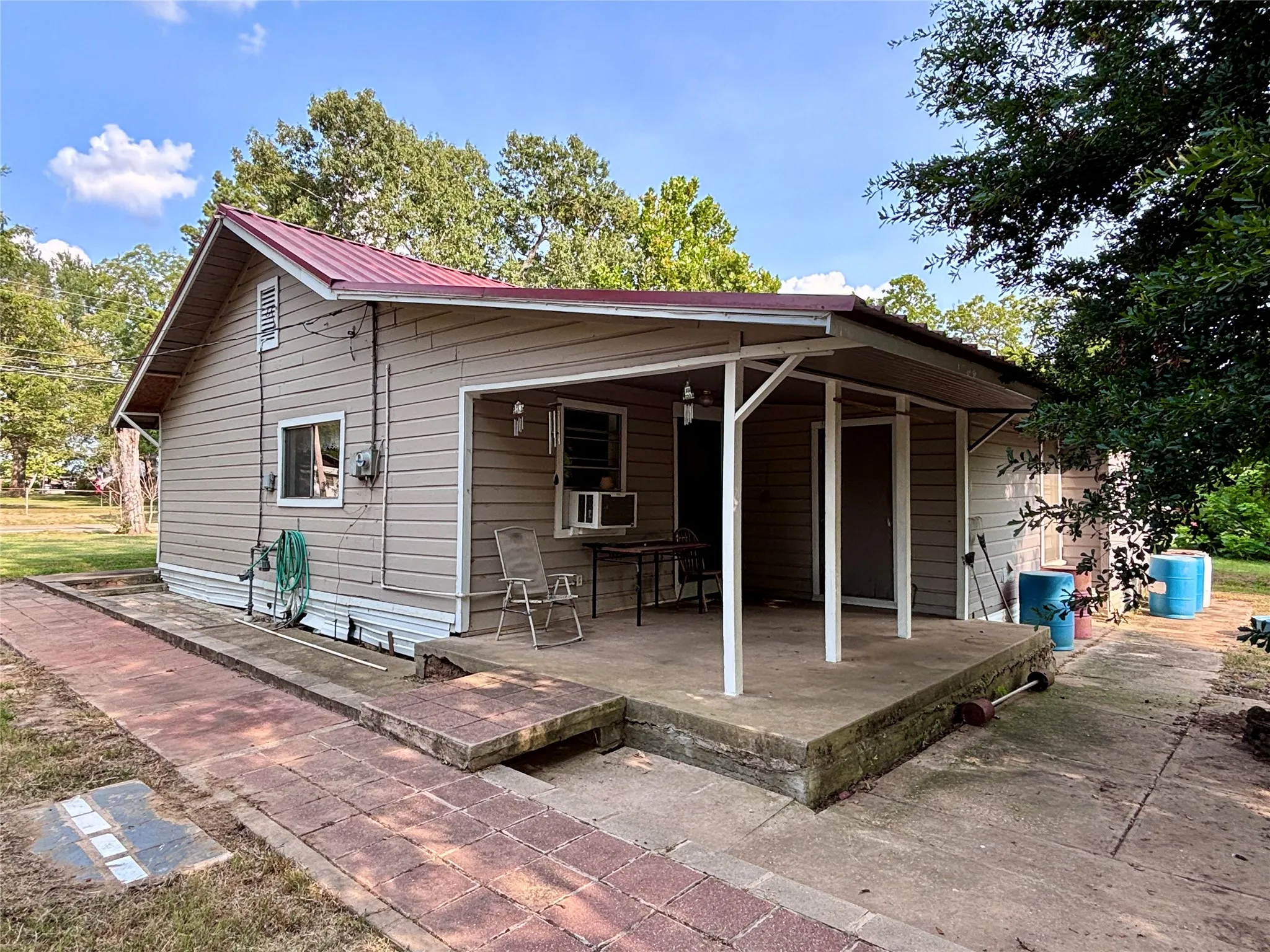 Single Family Residence For Sale in Titus County , 215 Cleveland, Winfield, Texas 75493, 2 Bedroom, 1 Bathroom, Garage spaces, 1,471 Sqft, built in 1947, mls#21352976, Real Estate Agent in Winfield, Homes For Sale in Titus county, Homes For Sale in Winfield, Realtor in Winfield Texas, Real Estate Brokerage Independent Realty Texas, Luminita Cordes Realtor