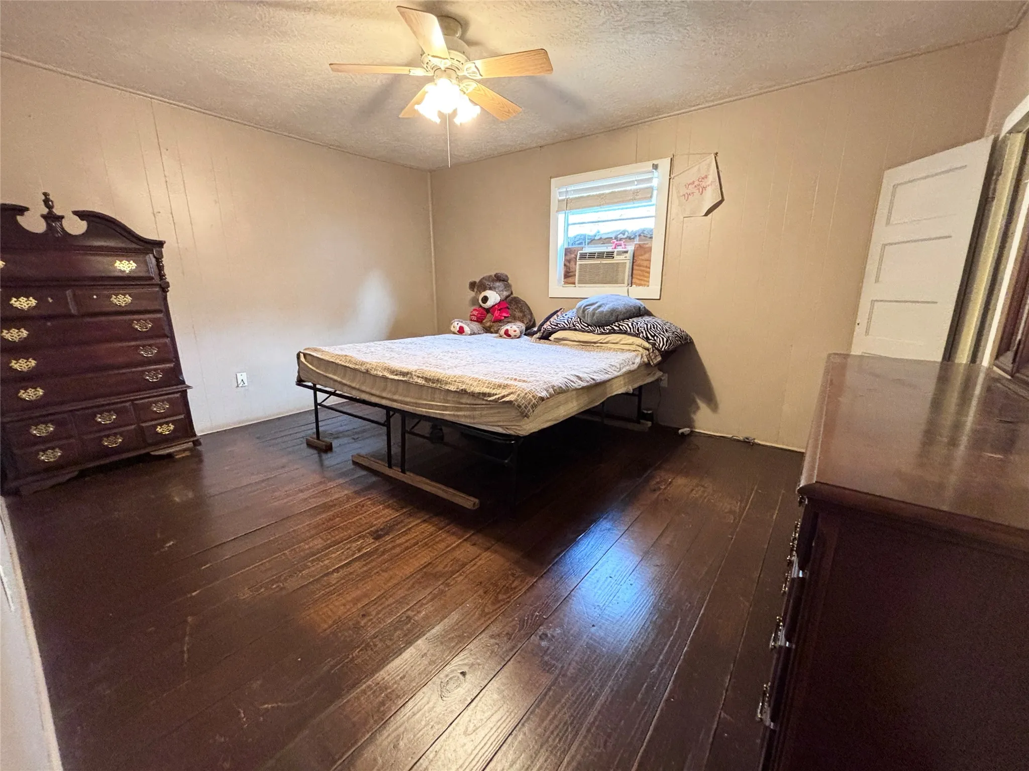Single Family Residence For Sale in Titus County , 215 Cleveland, Winfield, Texas 75493, 2 Bedroom, 1 Bathroom, Garage spaces, 1,471 Sqft, built in 1947, mls#21352976, Real Estate Agent in Winfield, Homes For Sale in Titus county, Homes For Sale in Winfield, Realtor in Winfield Texas, Real Estate Brokerage Independent Realty Texas, Luminita Cordes Realtor