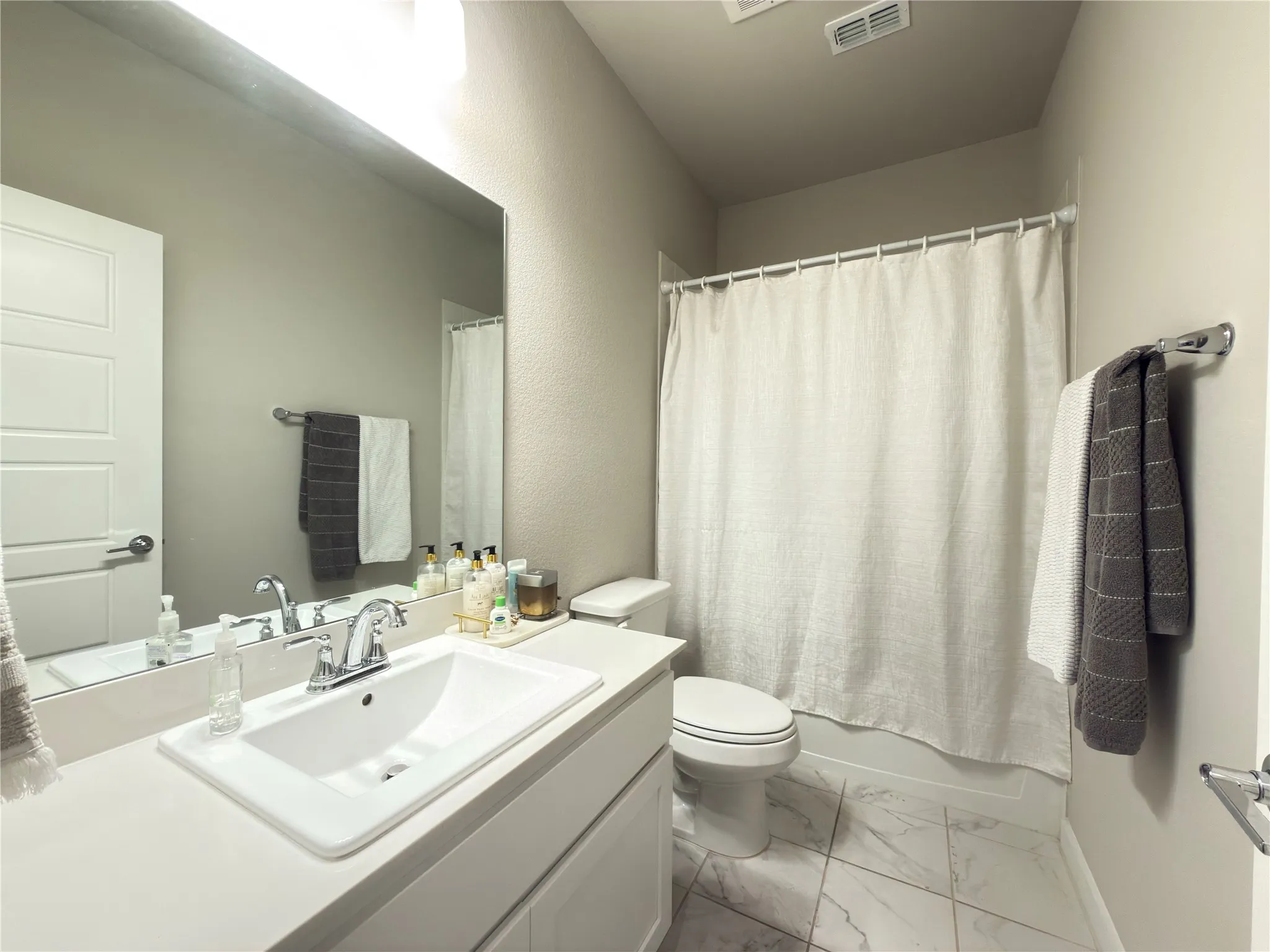 Single Family Residence For Sale in Tarrant County , 2417 Mankato Drive, Fort Worth, Texas 76179, 5 Bedroom, 3 Bathroom, 2 Garage spaces, 2,956 Sqft, built in 2022, mls#21353246, Real Estate Agent in Fort Worth, Homes For Sale in Tarrant county, Homes For Sale in Fort Worth, Realtor in Fort Worth Texas, Real Estate Brokerage Independent Realty Texas, Luminita Cordes Realtor