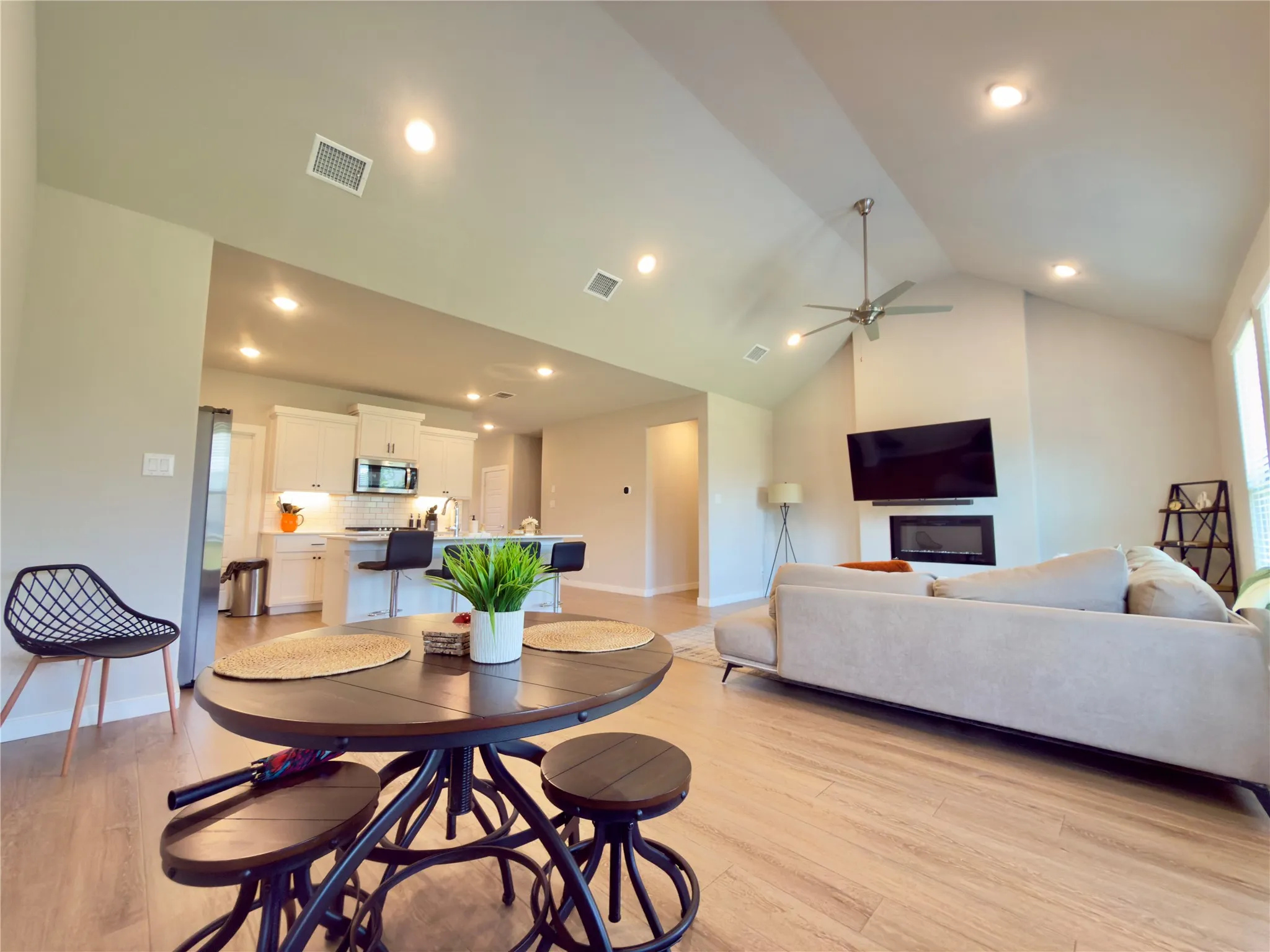 Single Family Residence For Sale in Tarrant County , 2417 Mankato Drive, Fort Worth, Texas 76179, 5 Bedroom, 3 Bathroom, 2 Garage spaces, 2,956 Sqft, built in 2022, mls#21353246, Real Estate Agent in Fort Worth, Homes For Sale in Tarrant county, Homes For Sale in Fort Worth, Realtor in Fort Worth Texas, Real Estate Brokerage Independent Realty Texas, Luminita Cordes Realtor
