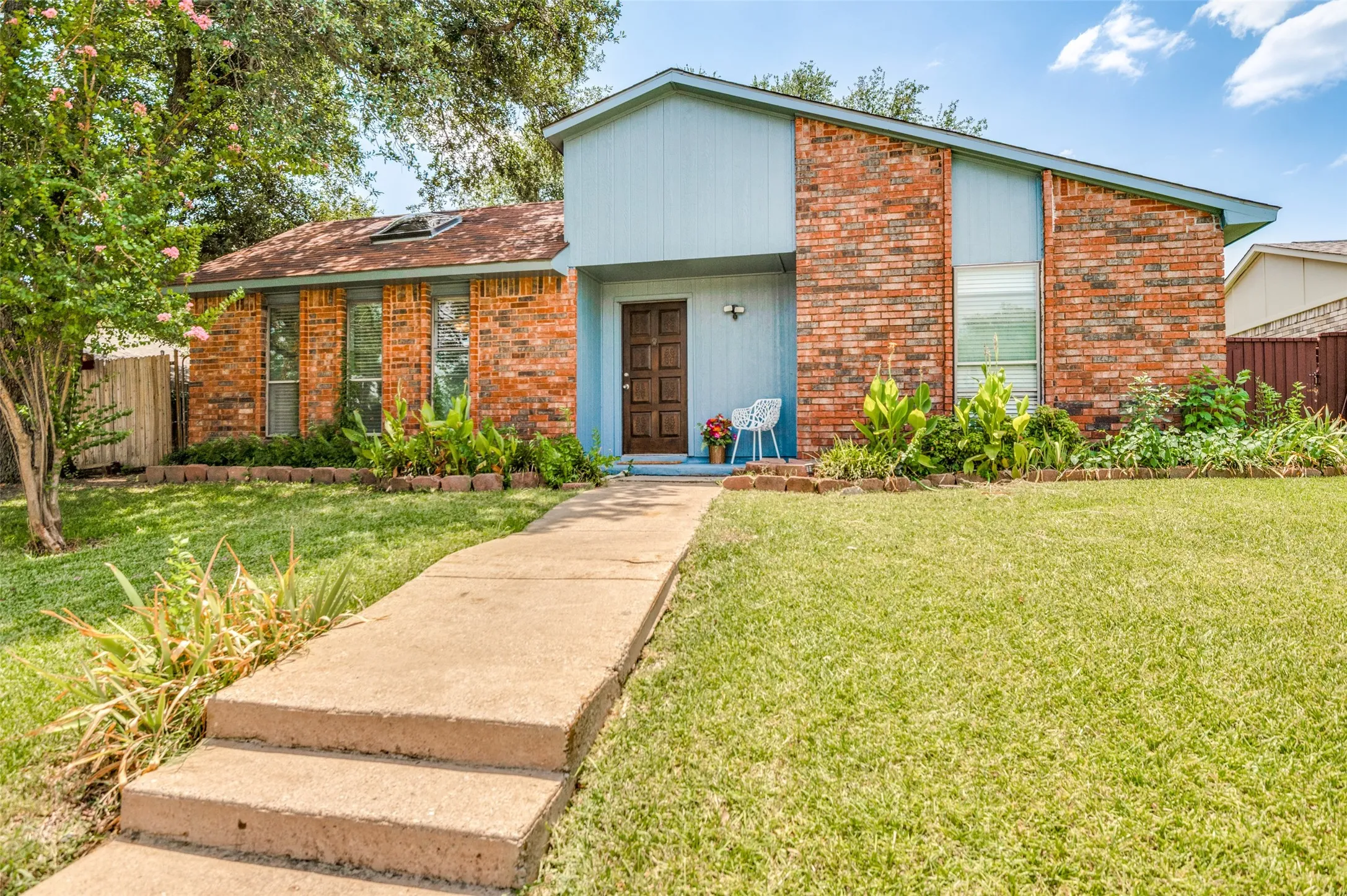 Single Family Residence For Sale in Denton County , 5013 WHEELER Circle, The Colony, Texas 75056, 3 Bedroom, 2 Bathroom, 2 Garage spaces, 1,409 Sqft, built in 1985, mls#21343139, Real Estate Agent in The Colony, Homes For Sale in Denton county, Homes For Sale in The Colony, Realtor in The Colony Texas, Real Estate Brokerage Independent Realty Texas, Luminita Cordes Realtor