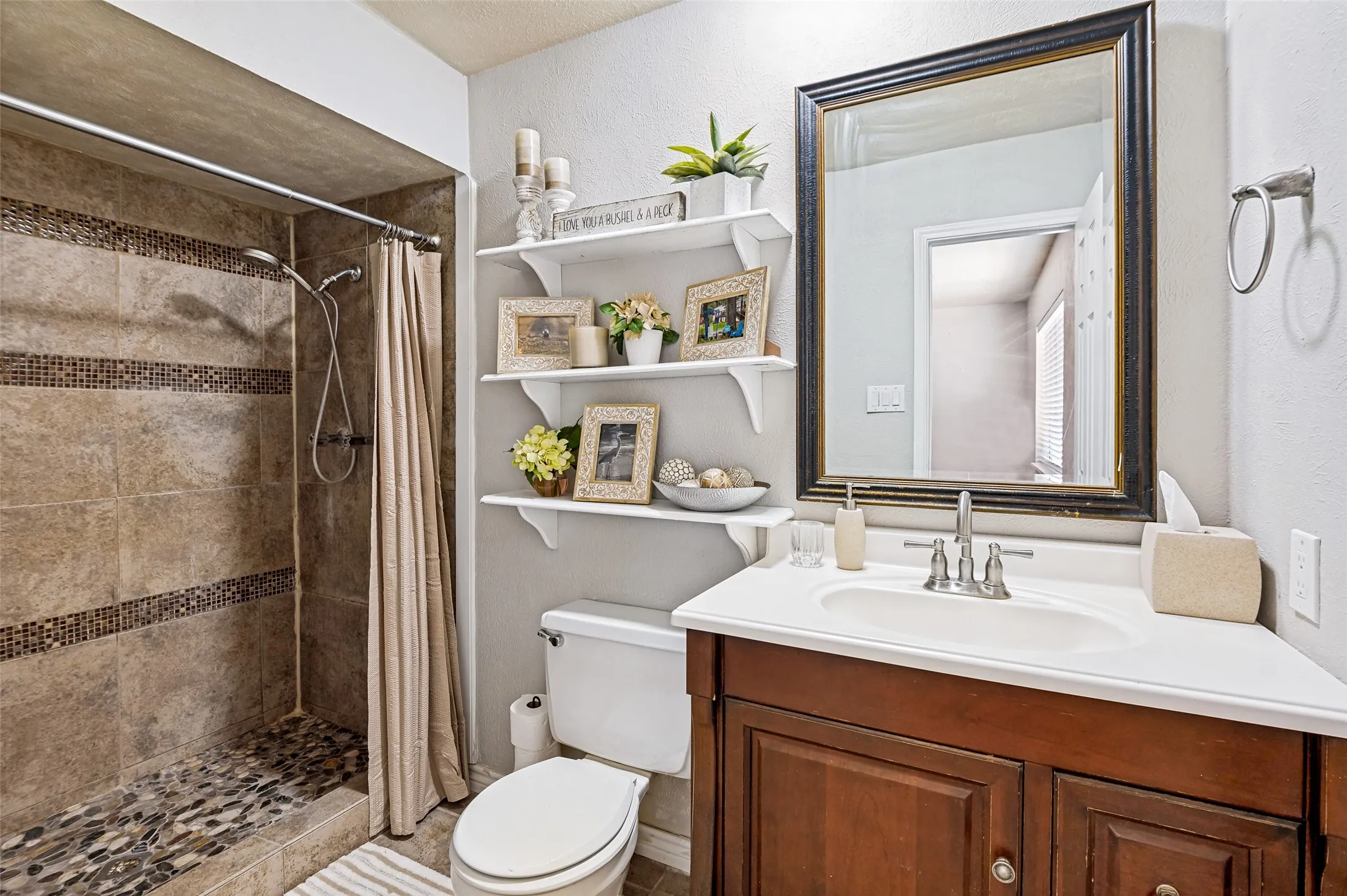 This ensuite bathroom has large shower and 3 great shelves that are great for accessories of could be used with baskets for storage.