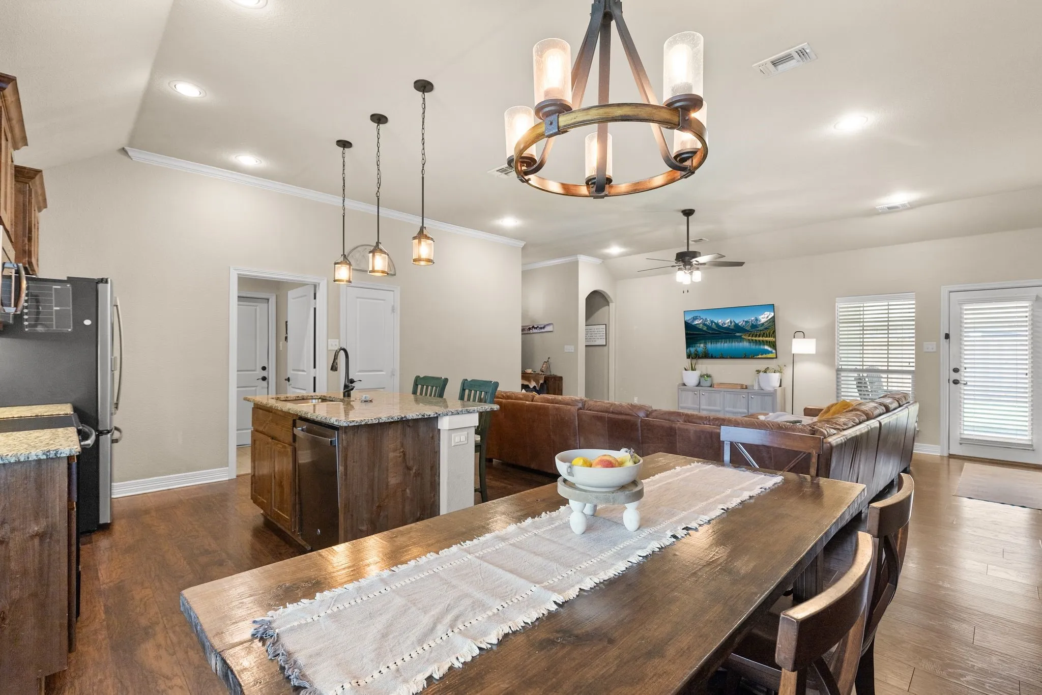 Single Family Residence For Sale in Hunt County , 409 Mesa Drive, Lone Oak, Texas 75453, 4 Bedroom, 2 Bathroom, 2 Garage spaces, 1,771 Sqft, built in 2020, mls#21351236, Real Estate Agent in Lone Oak, Homes For Sale in Hunt county, Homes For Sale in Lone Oak, Realtor in Lone Oak Texas, Real Estate Brokerage Independent Realty Texas, Luminita Cordes Realtor