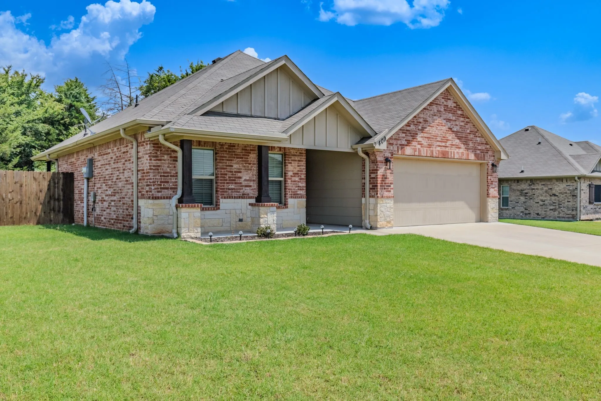 Single Family Residence For Sale in Hunt County , 409 Mesa Drive, Lone Oak, Texas 75453, 4 Bedroom, 2 Bathroom, 2 Garage spaces, 1,771 Sqft, built in 2020, mls#21351236, Real Estate Agent in Lone Oak, Homes For Sale in Hunt county, Homes For Sale in Lone Oak, Realtor in Lone Oak Texas, Real Estate Brokerage Independent Realty Texas, Luminita Cordes Realtor