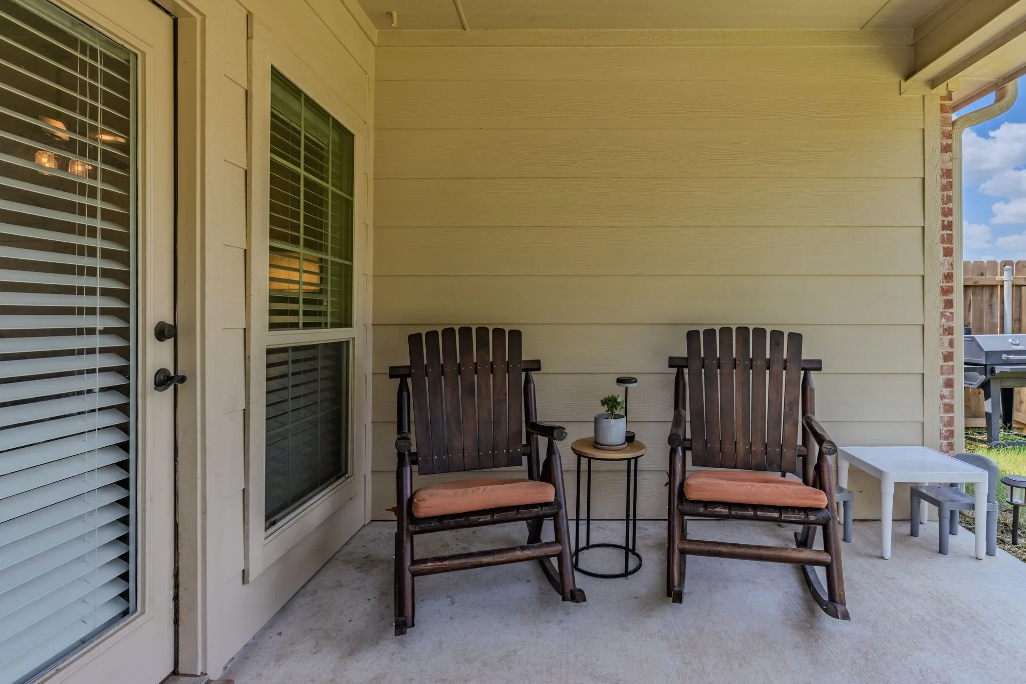Single Family Residence For Sale in Hunt County , 409 Mesa Drive, Lone Oak, Texas 75453, 4 Bedroom, 2 Bathroom, 2 Garage spaces, 1,771 Sqft, built in 2020, mls#21351236, Real Estate Agent in Lone Oak, Homes For Sale in Hunt county, Homes For Sale in Lone Oak, Realtor in Lone Oak Texas, Real Estate Brokerage Independent Realty Texas, Luminita Cordes Realtor