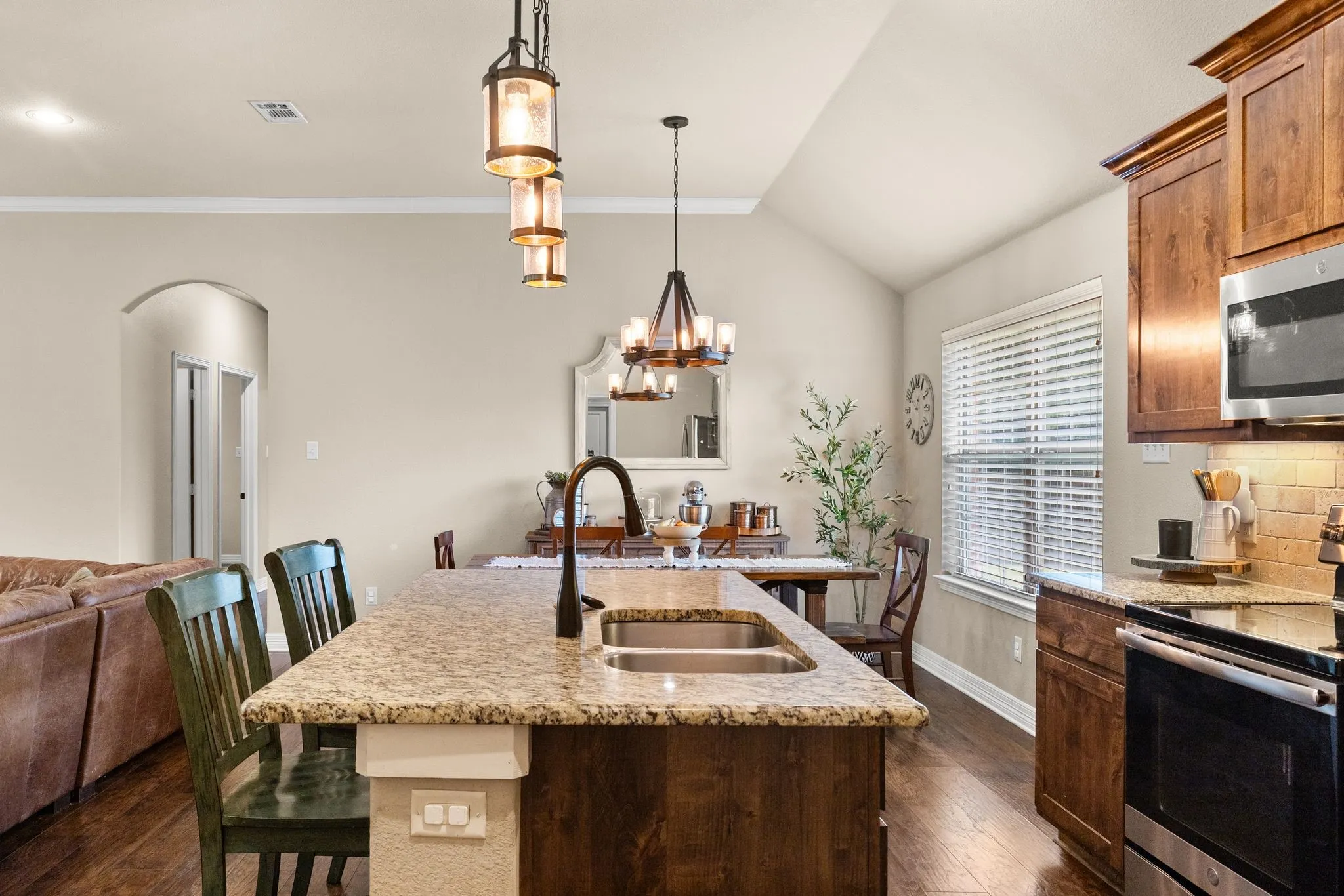 Single Family Residence For Sale in Hunt County , 409 Mesa Drive, Lone Oak, Texas 75453, 4 Bedroom, 2 Bathroom, 2 Garage spaces, 1,771 Sqft, built in 2020, mls#21351236, Real Estate Agent in Lone Oak, Homes For Sale in Hunt county, Homes For Sale in Lone Oak, Realtor in Lone Oak Texas, Real Estate Brokerage Independent Realty Texas, Luminita Cordes Realtor