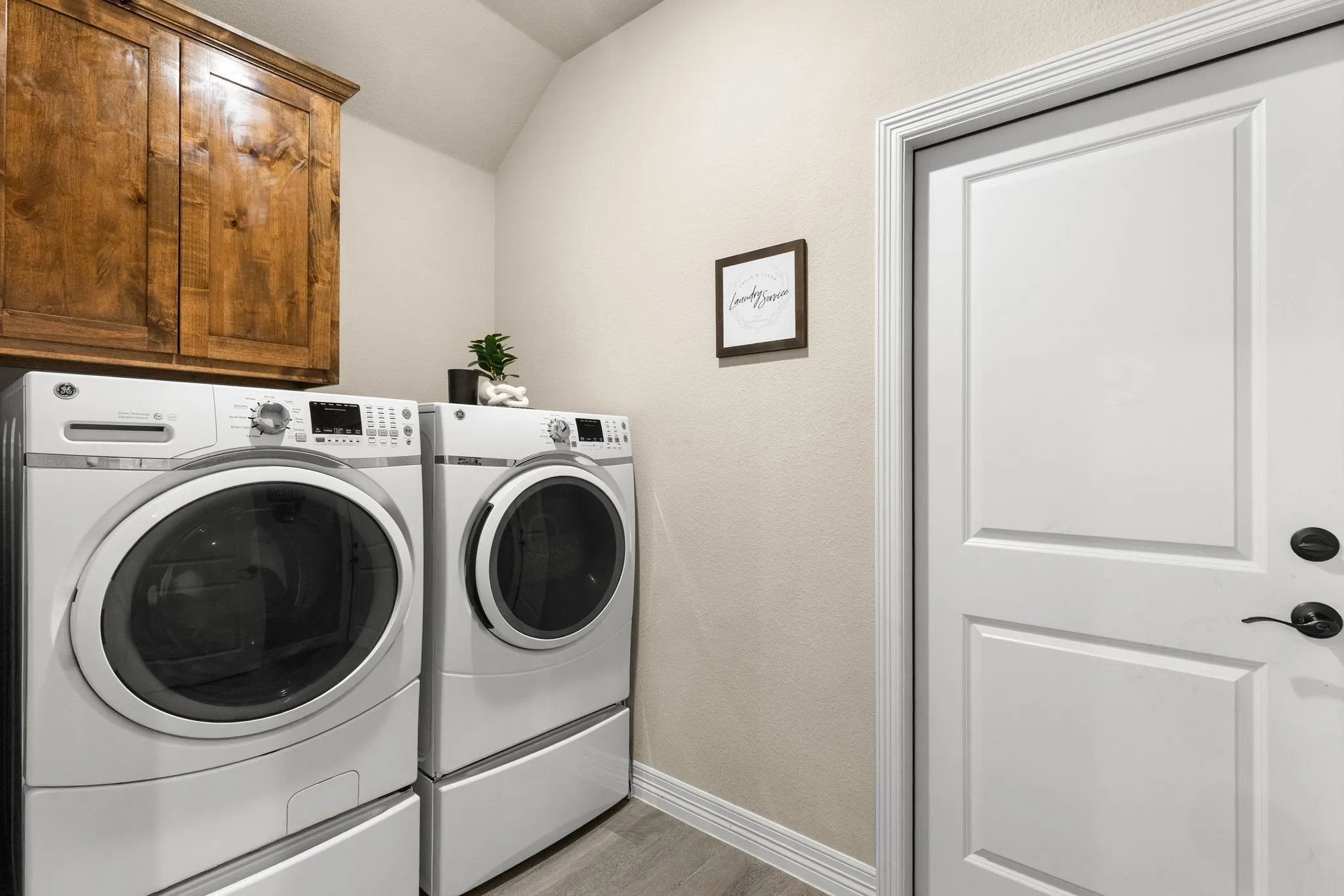 Single Family Residence For Sale in Hunt County , 409 Mesa Drive, Lone Oak, Texas 75453, 4 Bedroom, 2 Bathroom, 2 Garage spaces, 1,771 Sqft, built in 2020, mls#21351236, Real Estate Agent in Lone Oak, Homes For Sale in Hunt county, Homes For Sale in Lone Oak, Realtor in Lone Oak Texas, Real Estate Brokerage Independent Realty Texas, Luminita Cordes Realtor