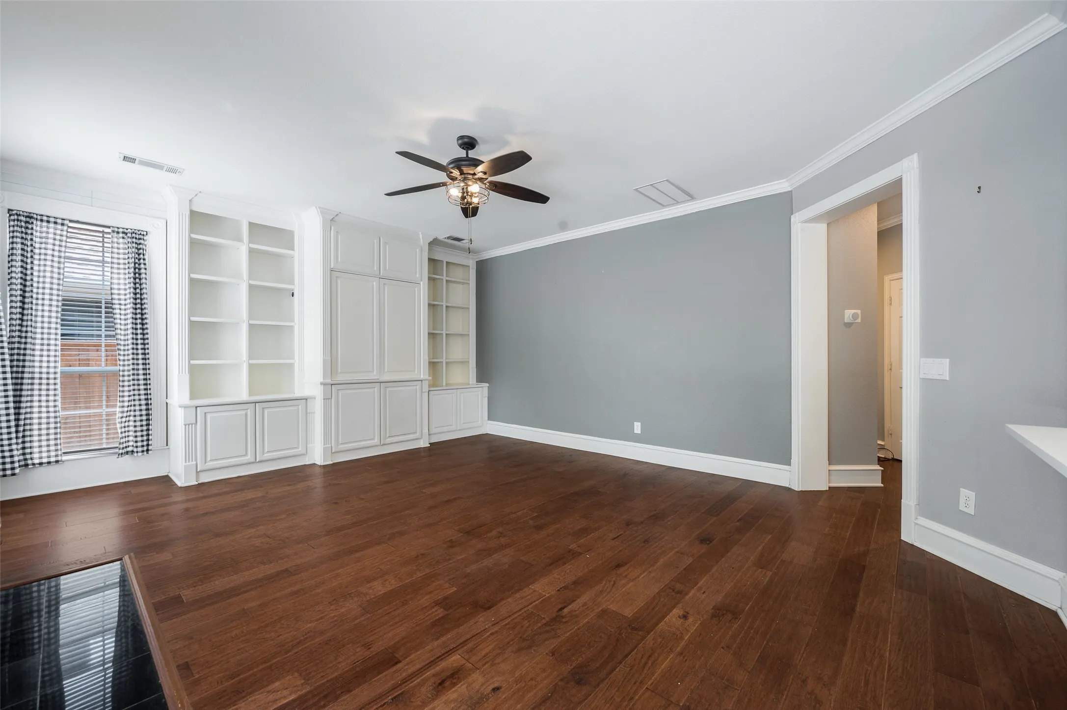 Single Family Residence For Sale in Denton County , 3208 Oak Meadow Drive, Flower Mound, Texas 75028, 4 Bedroom, 3 Bathroom, 2 Garage spaces, 2,707 Sqft, built in 1994, mls#21345720, Real Estate Agent in Flower Mound, Homes For Sale in Denton county, Homes For Sale in Flower Mound, Realtor in Flower Mound Texas, Real Estate Brokerage Independent Realty Texas, Luminita Cordes Realtor