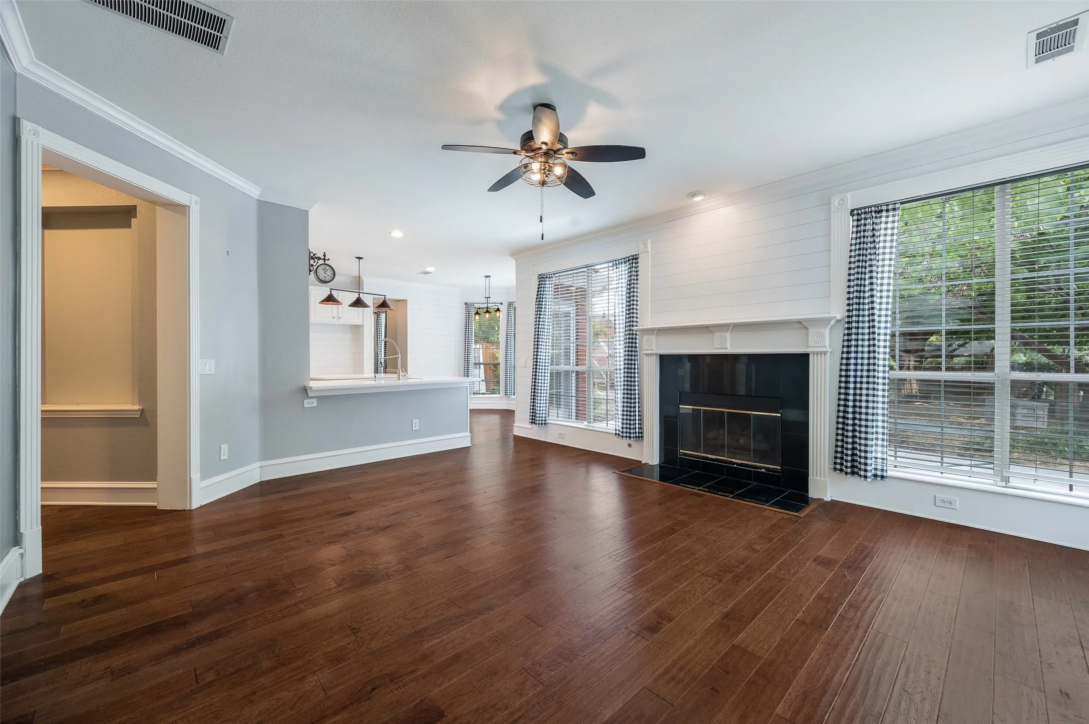 Single Family Residence For Sale in Denton County , 3208 Oak Meadow Drive, Flower Mound, Texas 75028, 4 Bedroom, 3 Bathroom, 2 Garage spaces, 2,707 Sqft, built in 1994, mls#21345720, Real Estate Agent in Flower Mound, Homes For Sale in Denton county, Homes For Sale in Flower Mound, Realtor in Flower Mound Texas, Real Estate Brokerage Independent Realty Texas, Luminita Cordes Realtor