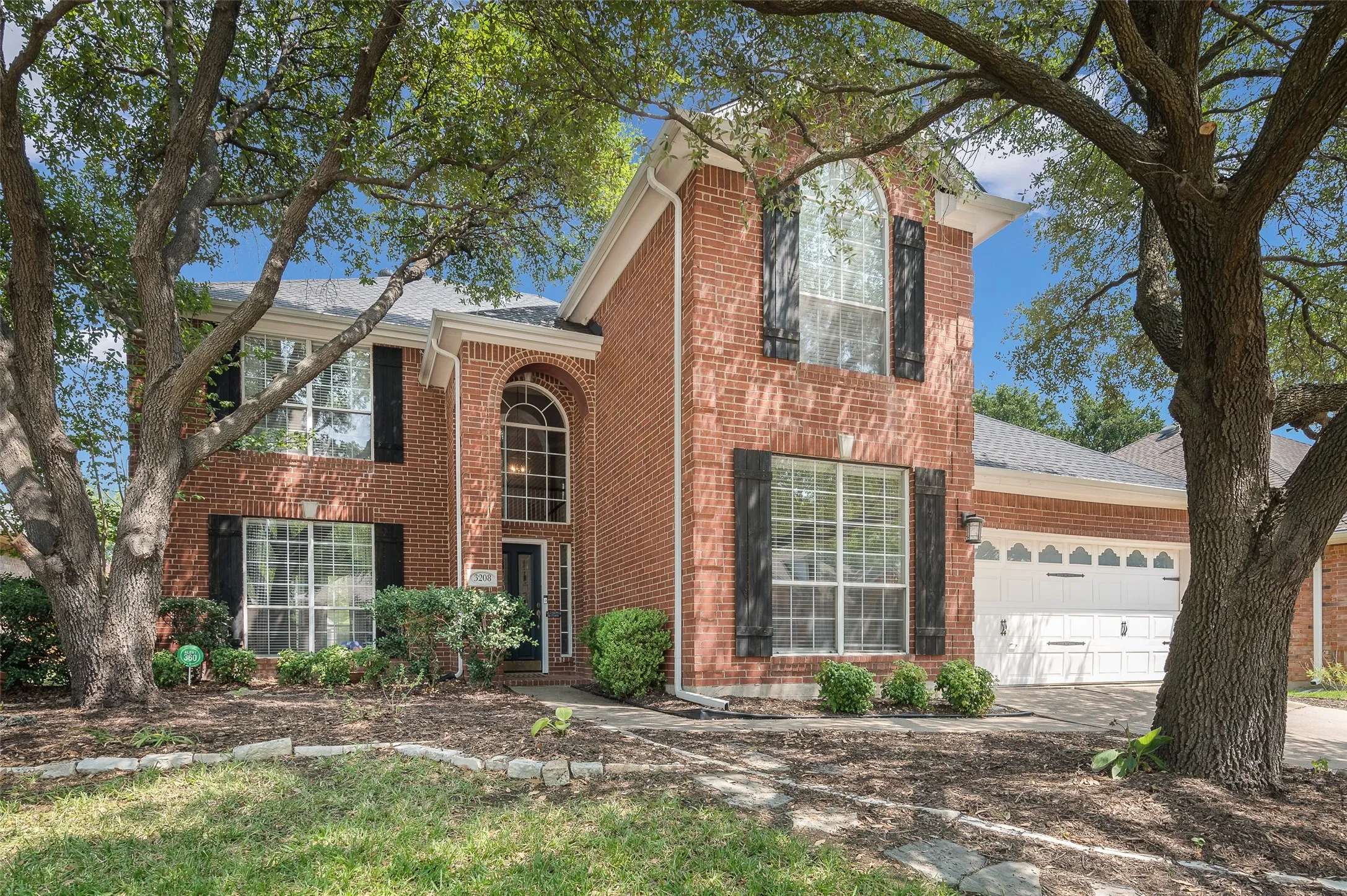 Single Family Residence For Sale in Denton County , 3208 Oak Meadow Drive, Flower Mound, Texas 75028, 4 Bedroom, 3 Bathroom, 2 Garage spaces, 2,707 Sqft, built in 1994, mls#21345720, Real Estate Agent in Flower Mound, Homes For Sale in Denton county, Homes For Sale in Flower Mound, Realtor in Flower Mound Texas, Real Estate Brokerage Independent Realty Texas, Luminita Cordes Realtor