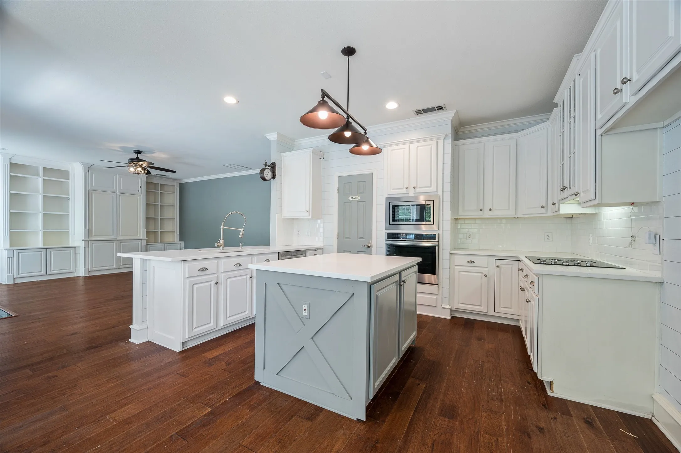 Single Family Residence For Sale in Denton County , 3208 Oak Meadow Drive, Flower Mound, Texas 75028, 4 Bedroom, 3 Bathroom, 2 Garage spaces, 2,707 Sqft, built in 1994, mls#21345720, Real Estate Agent in Flower Mound, Homes For Sale in Denton county, Homes For Sale in Flower Mound, Realtor in Flower Mound Texas, Real Estate Brokerage Independent Realty Texas, Luminita Cordes Realtor