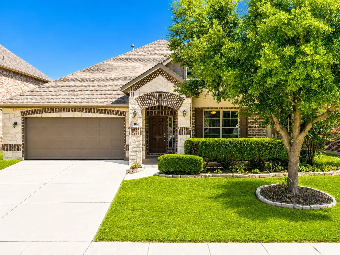 Single Family Residence For Sale in Tarrant County , 1408 Mesa Crest Drive, Fort Worth, Texas 76052, 4 Bedroom, 3 Bathroom, 2 Garage spaces, 2,627 Sqft, built in 2013, mls#21354014, Real Estate Agent in Fort Worth, Homes For Sale in Tarrant county, Homes For Sale in Fort Worth, Realtor in Fort Worth Texas, Real Estate Brokerage Independent Realty Texas, Luminita Cordes Realtor