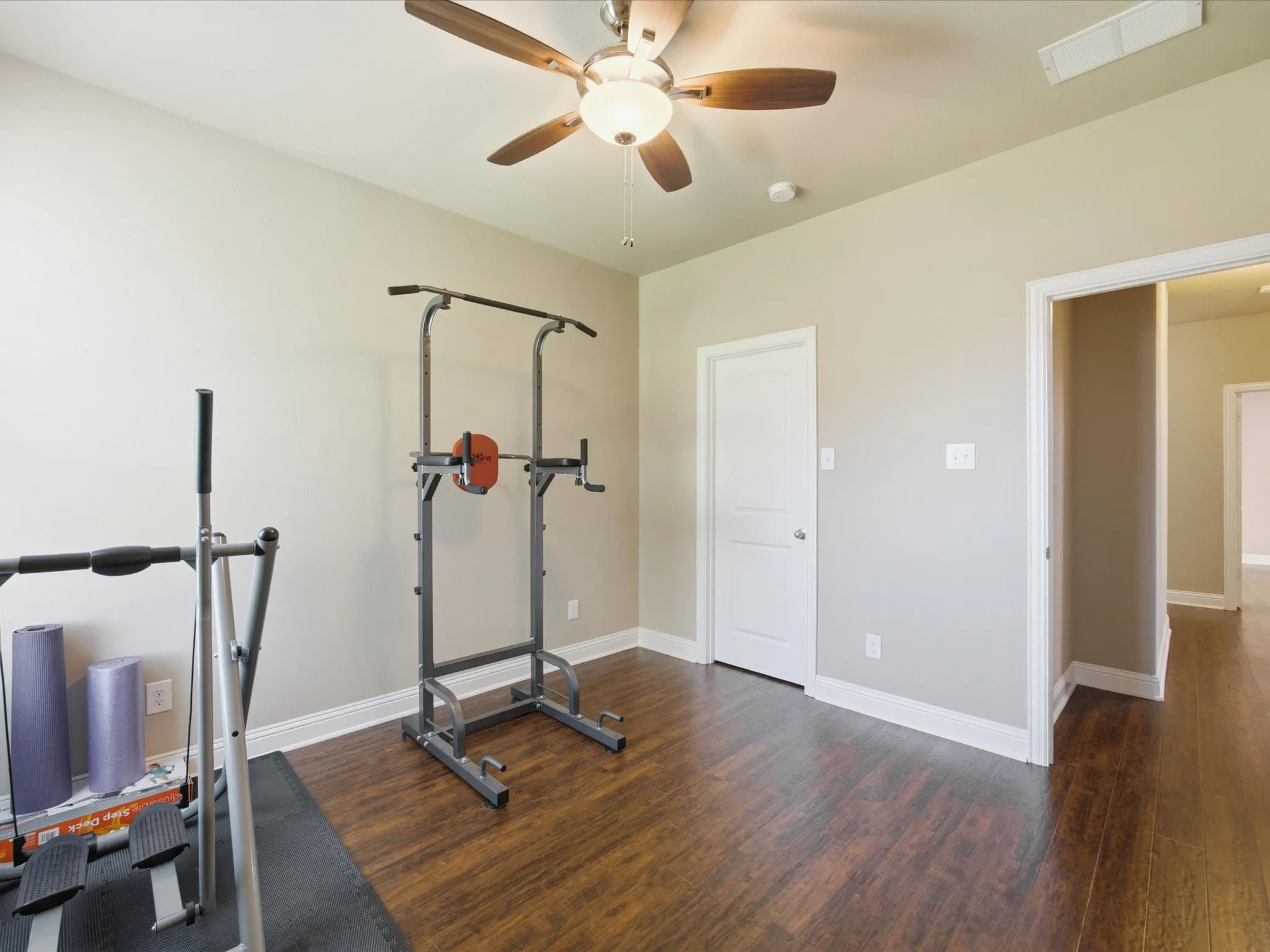 Recessed lighting, wood-finish flooring, ceiling fan with integrated lighting, and white baseboards