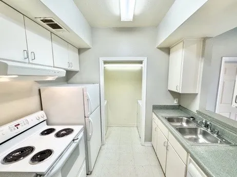 Apartment For Rent in Denton County , 631 Texas Street, Denton, Texas 76209, 1 Bedroom, 1 Bathroom, Garage spaces, 616 Sqft, built in 2000, Price $875, mls#21354060, Real Estate Agent in Denton, Homes For Rent in Denton county, Homes For Rent in Denton, Realtor in Denton Texas, Real Estate Brokerage Independent Realty Texas, Luminita Cordes Realtor