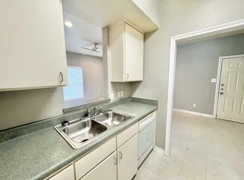 Apartment For Rent in Denton County , 631 Texas Street, Denton, Texas 76209, 1 Bedroom, 1 Bathroom, Garage spaces, 616 Sqft, built in 2000, Price $875, mls#21354060, Real Estate Agent in Denton, Homes For Rent in Denton county, Homes For Rent in Denton, Realtor in Denton Texas, Real Estate Brokerage Independent Realty Texas, Luminita Cordes Realtor
