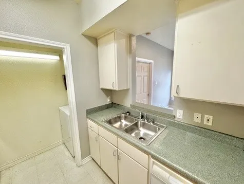 Apartment For Rent in Denton County , 631 Texas Street, Denton, Texas 76209, 1 Bedroom, 1 Bathroom, Garage spaces, 616 Sqft, built in 2000, Price $875, mls#21354060, Real Estate Agent in Denton, Homes For Rent in Denton county, Homes For Rent in Denton, Realtor in Denton Texas, Real Estate Brokerage Independent Realty Texas, Luminita Cordes Realtor